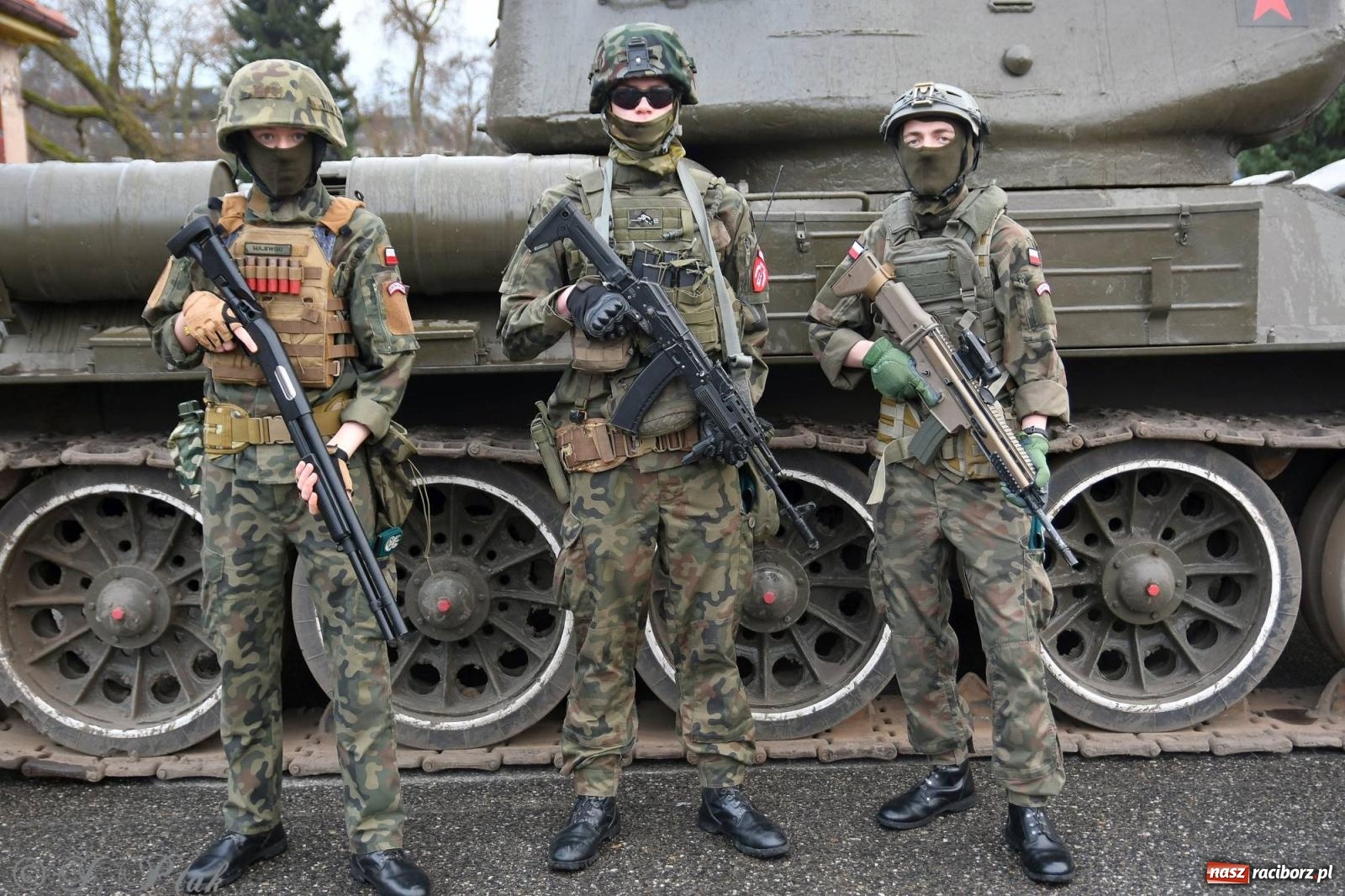 Zdjęcie w galerii na portalu naszraciborz.pl: Racibórz wspominał żołnierzy niezłomnych. Inscenizacja potyczki na pl. Długosza wiadomości z regionu
