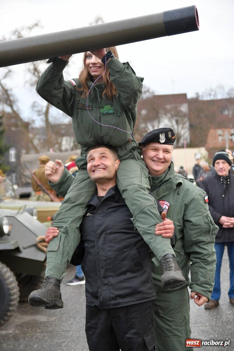 Zdjęcie w galerii na portalu naszraciborz.pl: Racibórz wspominał żołnierzy niezłomnych. Inscenizacja potyczki na pl. Długosza wiadomości z regionu