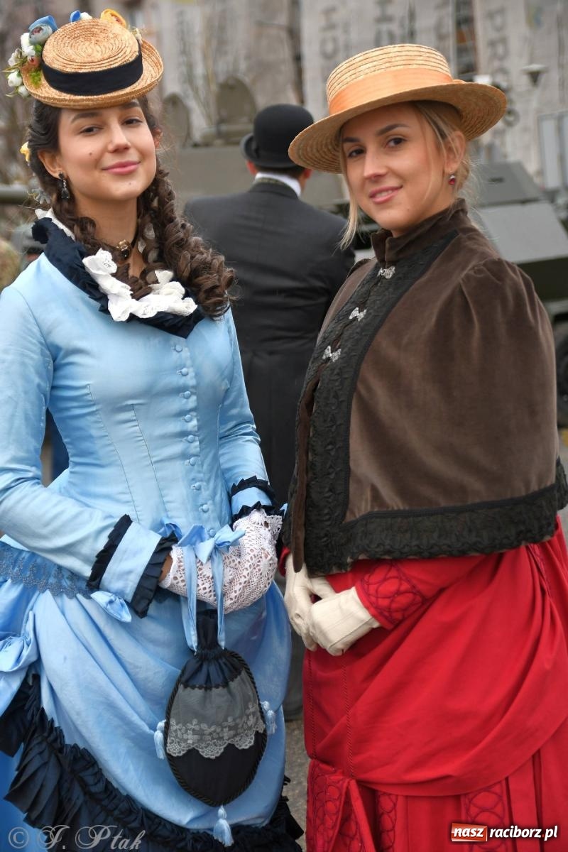 Zdjęcie w galerii na portalu naszraciborz.pl: Racibórz wspominał żołnierzy niezłomnych. Inscenizacja potyczki na pl. Długosza wiadomości z regionu