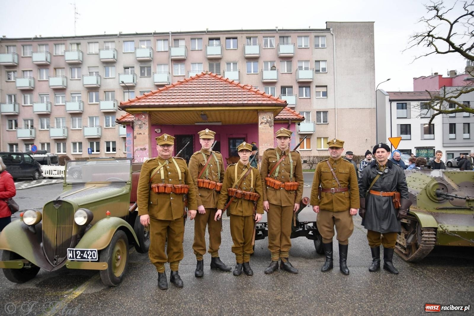 Zdjęcie w galerii na portalu naszraciborz.pl: Racibórz wspominał żołnierzy niezłomnych. Inscenizacja potyczki na pl. Długosza wiadomości z regionu