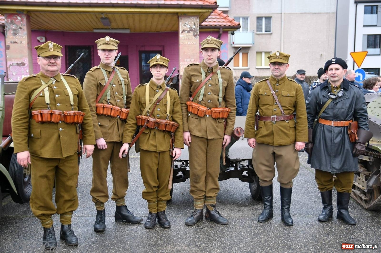 Zdjęcie w galerii na portalu naszraciborz.pl: Racibórz wspominał żołnierzy niezłomnych. Inscenizacja potyczki na pl. Długosza wiadomości z regionu