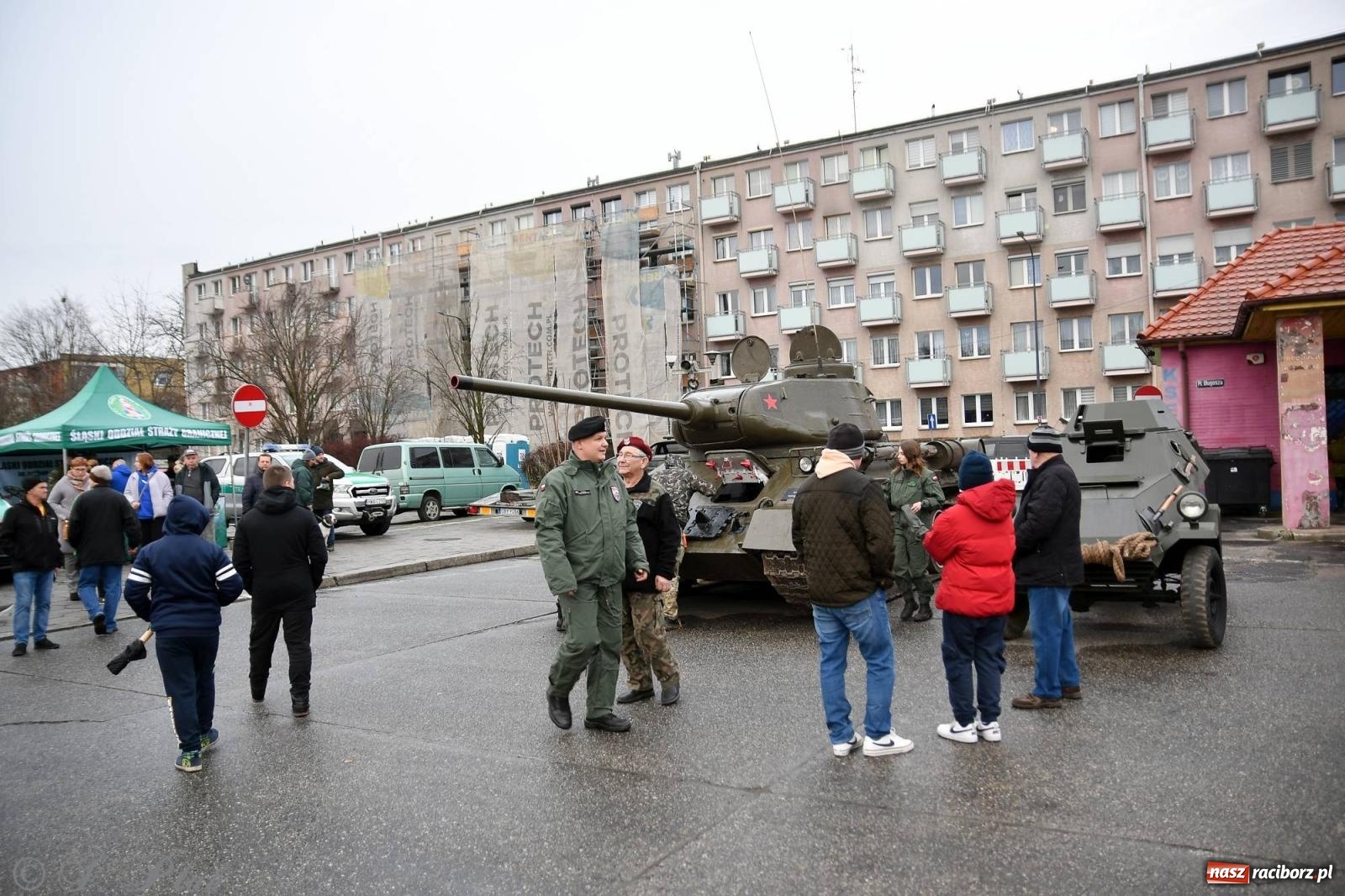 Zdjęcie w galerii na portalu naszraciborz.pl: Racibórz wspominał żołnierzy niezłomnych. Inscenizacja potyczki na pl. Długosza wiadomości z regionu