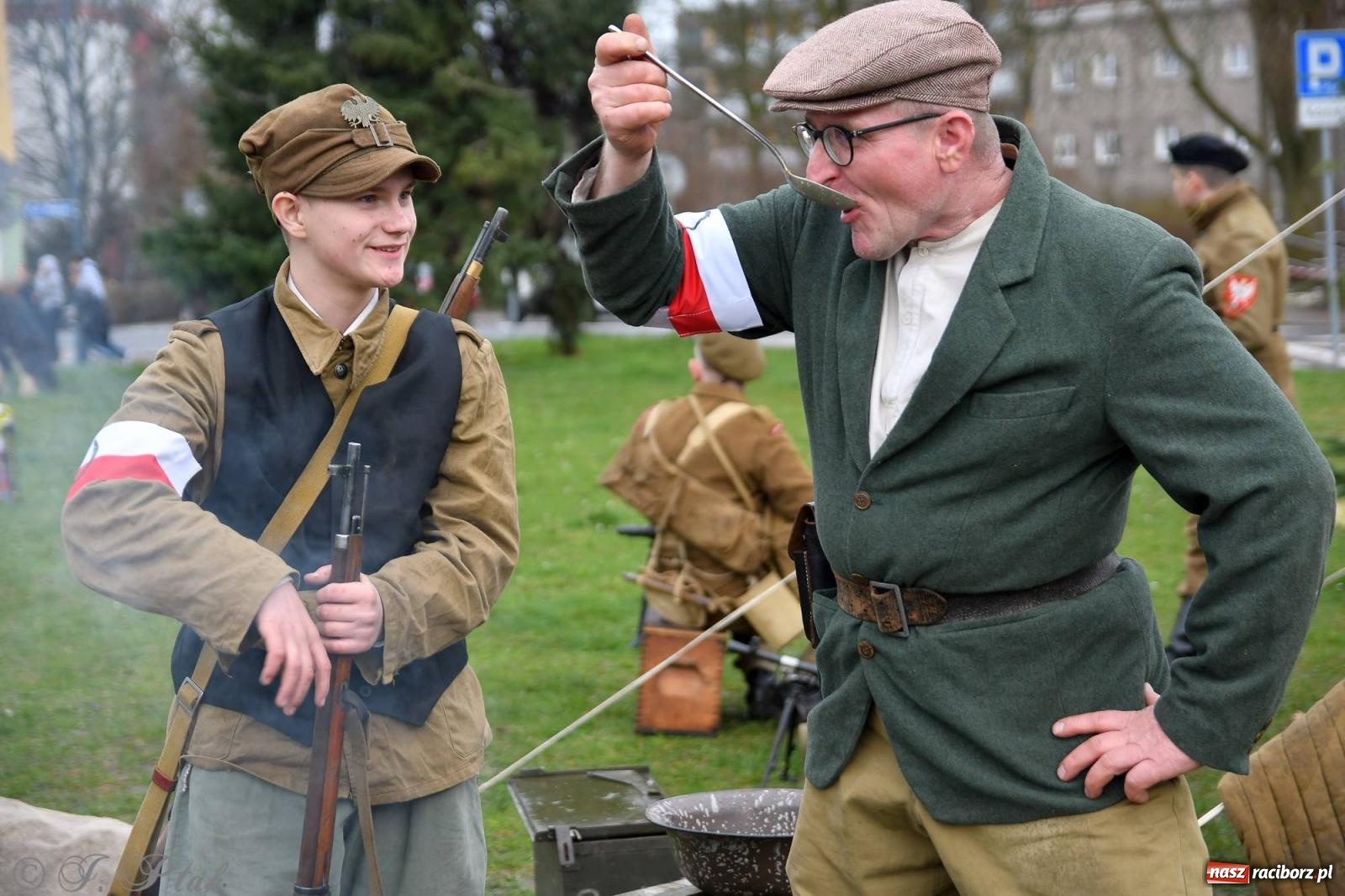 Zdjęcie w galerii na portalu naszraciborz.pl: Racibórz wspominał żołnierzy niezłomnych. Inscenizacja potyczki na pl. Długosza wiadomości z regionu