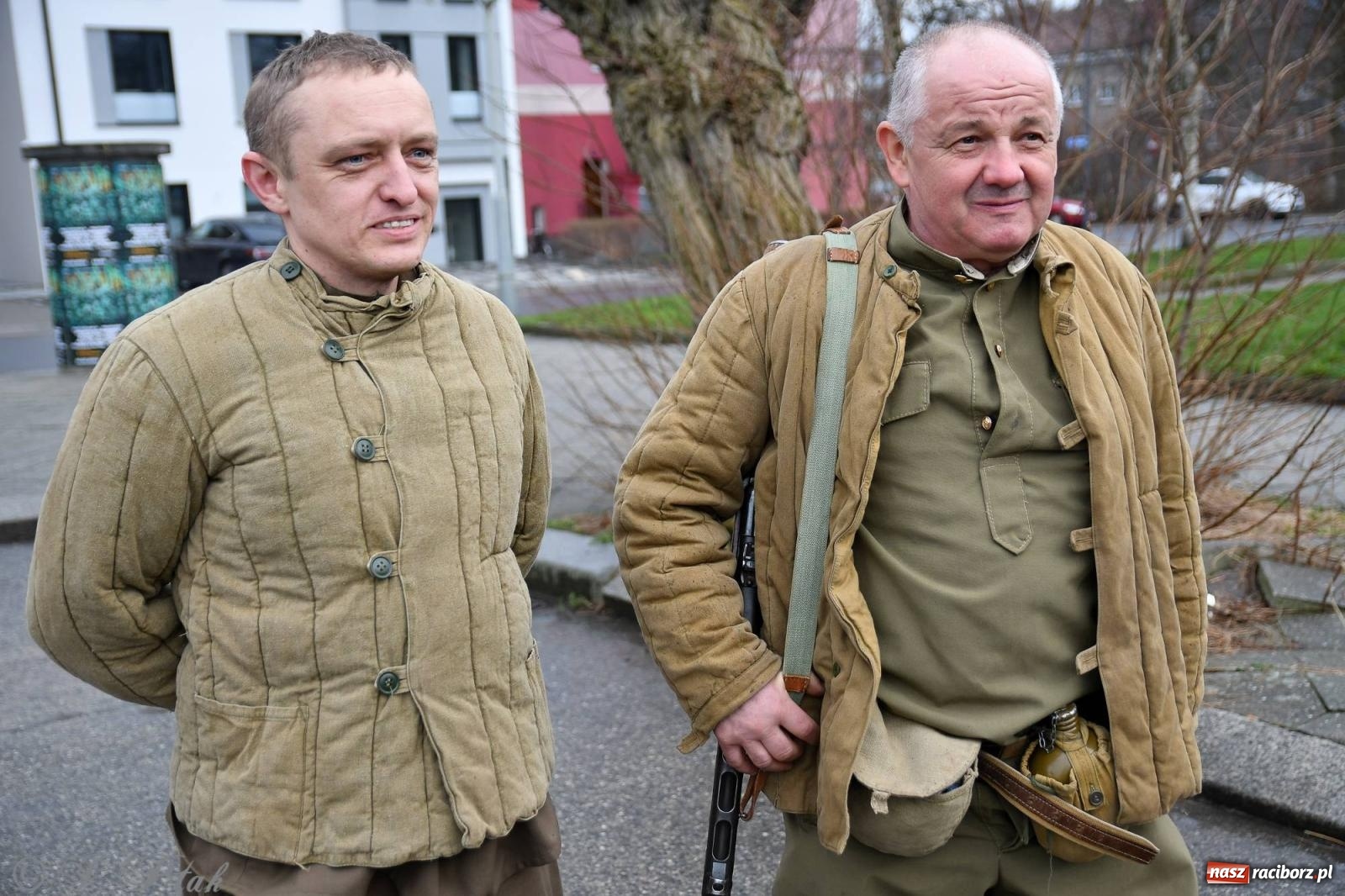 Zdjęcie w galerii na portalu naszraciborz.pl: Racibórz wspominał żołnierzy niezłomnych. Inscenizacja potyczki na pl. Długosza wiadomości z regionu