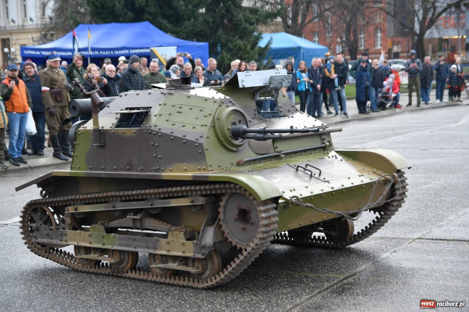 Zdjęcie w galerii na portalu naszraciborz.pl: Racibórz wspominał żołnierzy niezłomnych. Inscenizacja potyczki na pl. Długosza wiadomości z regionu