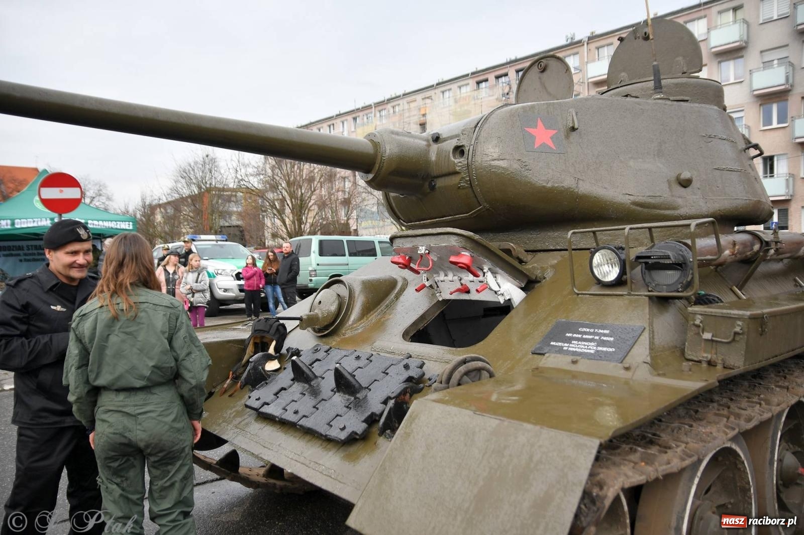 Zdjęcie w galerii na portalu naszraciborz.pl: Racibórz wspominał żołnierzy niezłomnych. Inscenizacja potyczki na pl. Długosza wiadomości z regionu