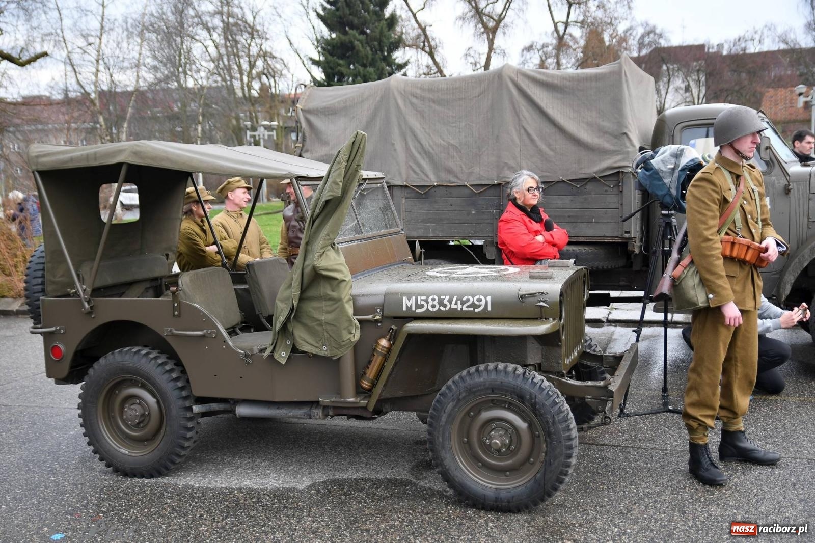 Zdjęcie w galerii na portalu naszraciborz.pl: Racibórz wspominał żołnierzy niezłomnych. Inscenizacja potyczki na pl. Długosza wiadomości z regionu