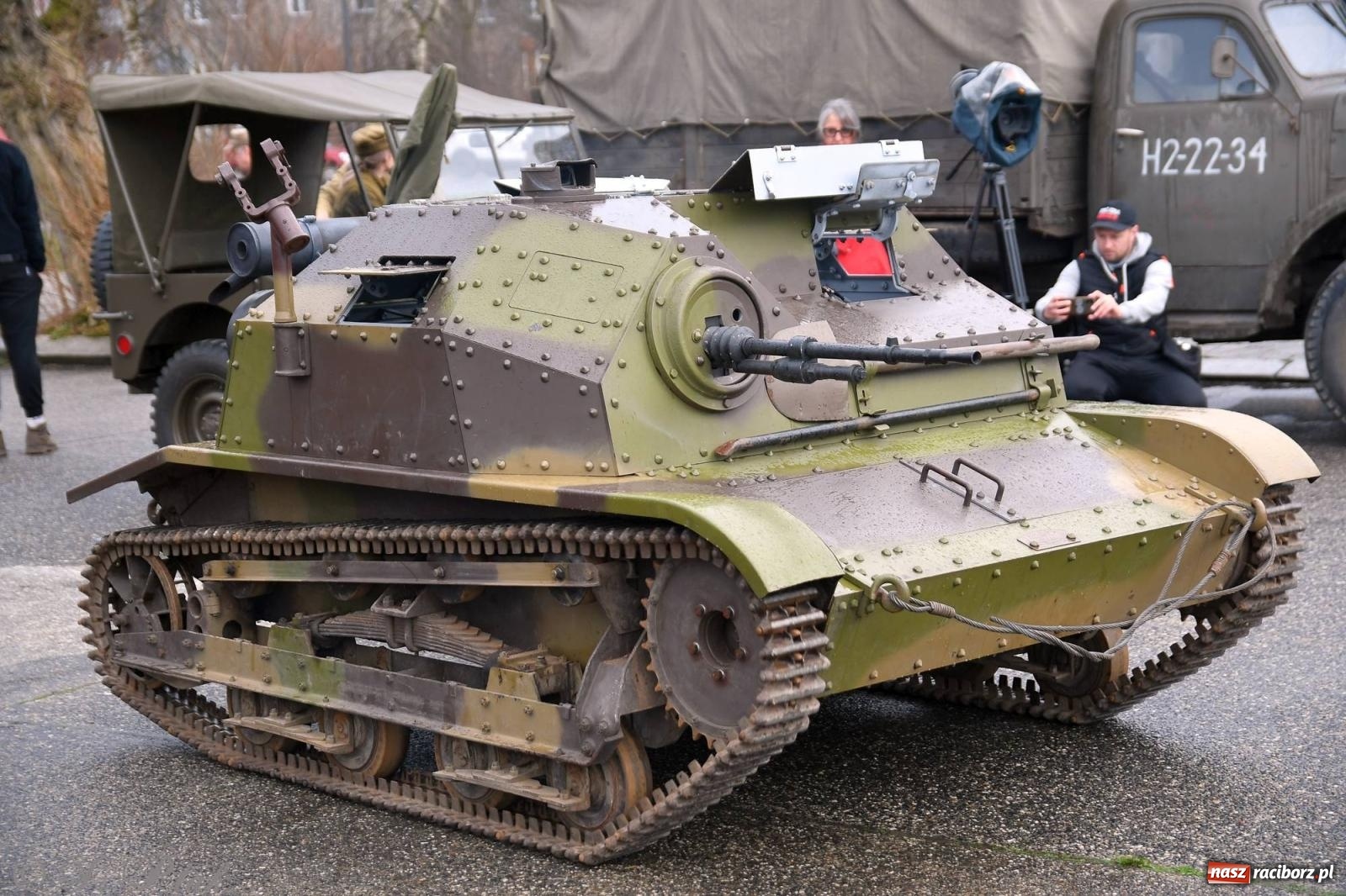 Zdjęcie w galerii na portalu naszraciborz.pl: Racibórz wspominał żołnierzy niezłomnych. Inscenizacja potyczki na pl. Długosza wiadomości z regionu