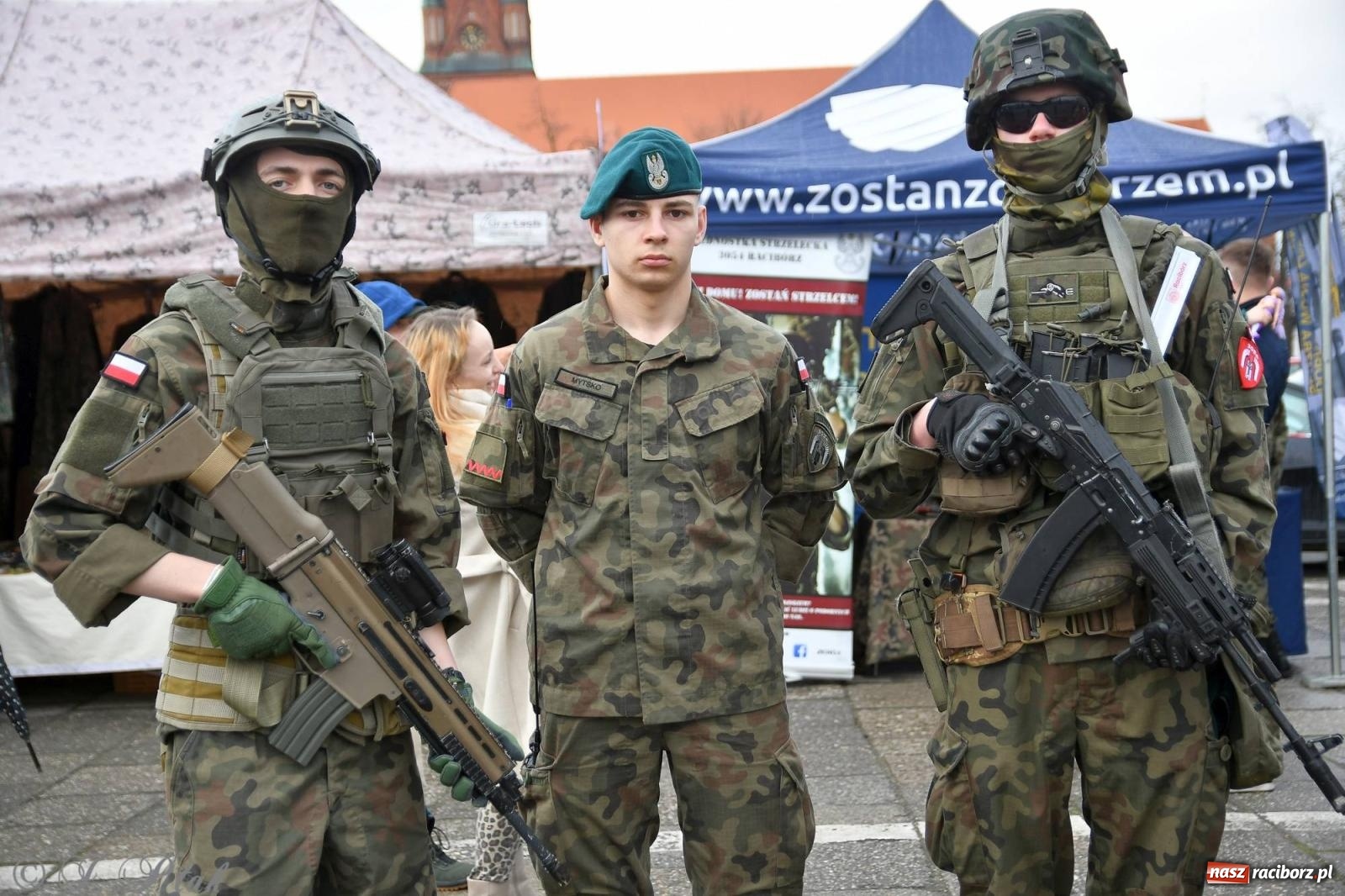 Zdjęcie w galerii na portalu naszraciborz.pl: Racibórz wspominał żołnierzy niezłomnych. Inscenizacja potyczki na pl. Długosza wiadomości z regionu