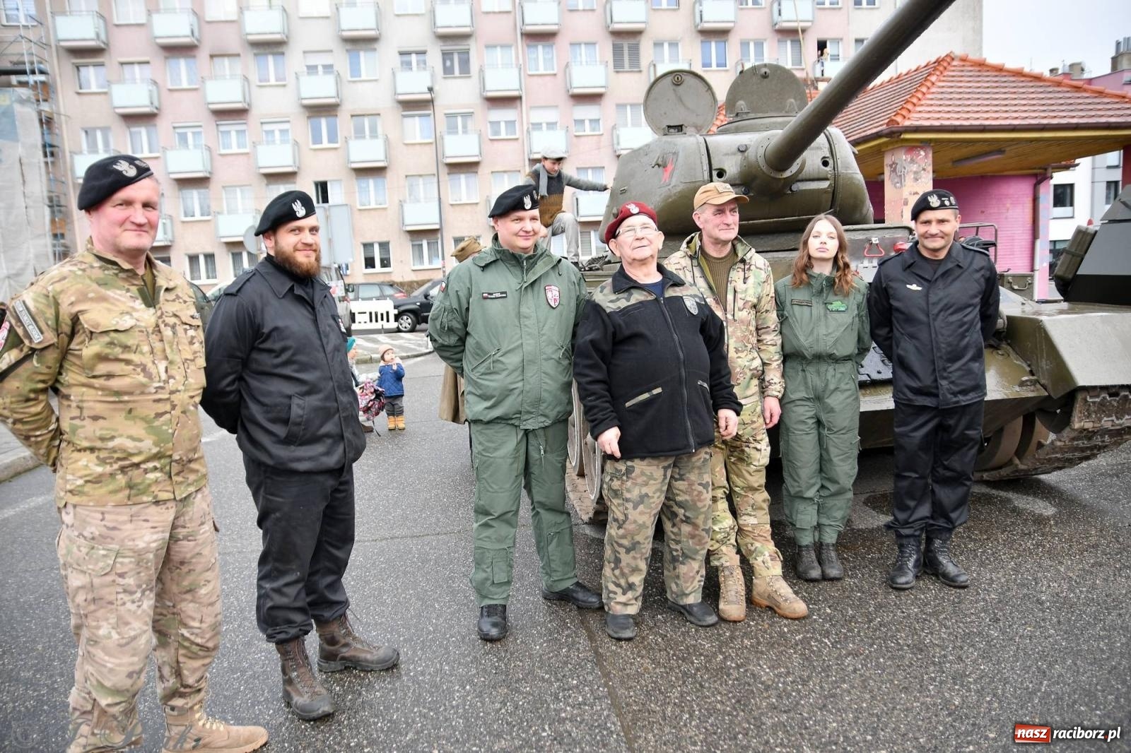 Zdjęcie w galerii na portalu naszraciborz.pl: Racibórz wspominał żołnierzy niezłomnych. Inscenizacja potyczki na pl. Długosza wiadomości z regionu