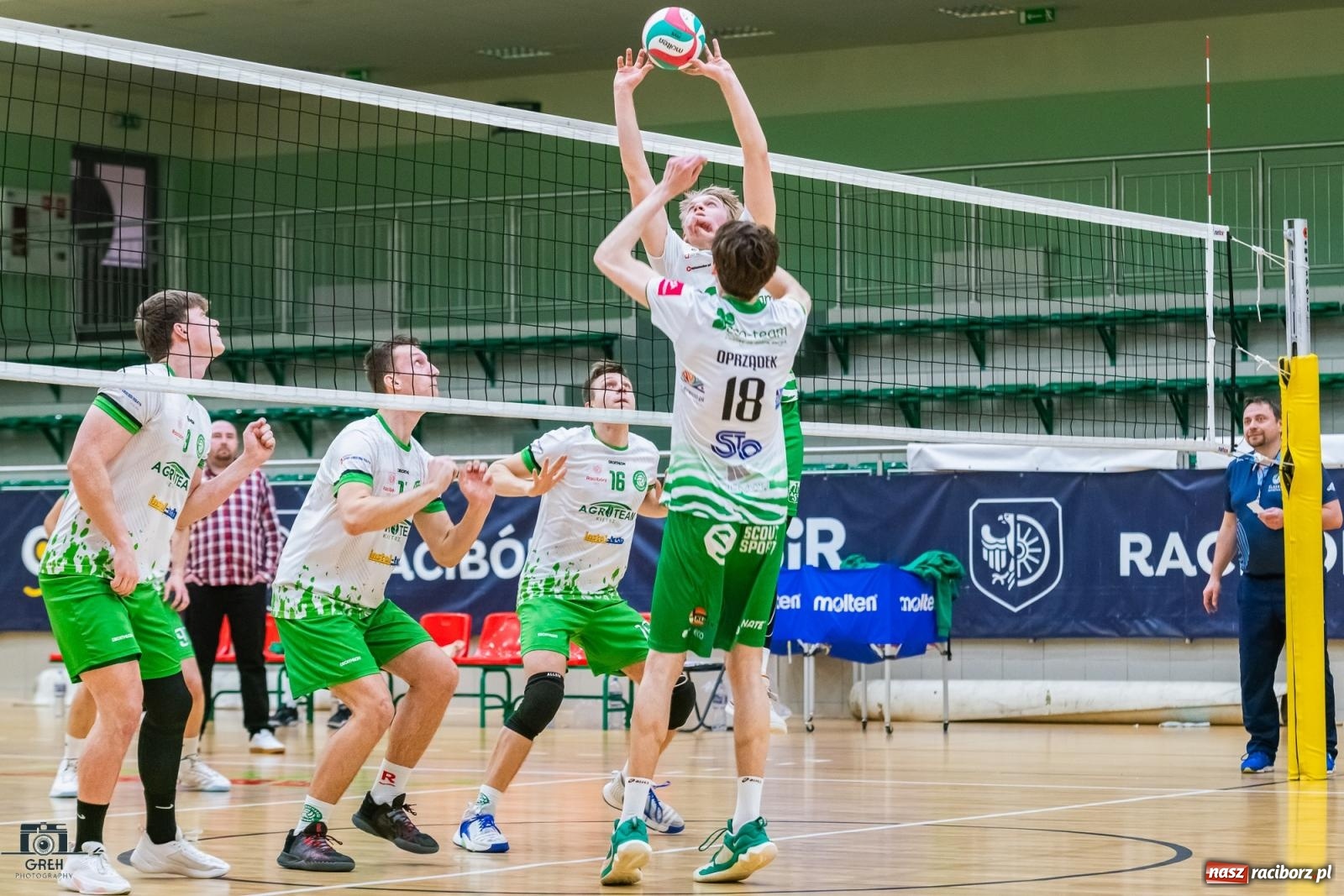 Zdjęcie w galerii na portalu naszraciborz.pl: Godzinka gry i do domu. Gładka wygrana siatkarzy z Raciborza [FOTO i WIDEO] wiadomości z regionu