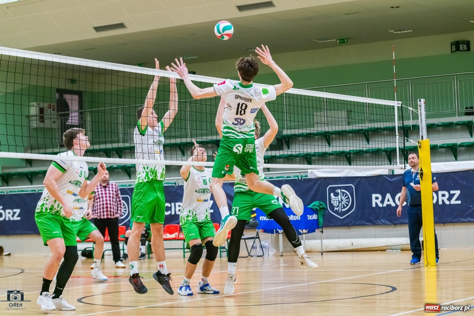 Zdjęcie w galerii na portalu naszraciborz.pl: Godzinka gry i do domu. Gładka wygrana siatkarzy z Raciborza [FOTO i WIDEO] wiadomości z regionu