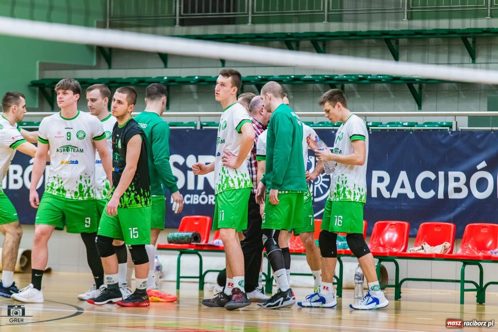 Zdjęcie w galerii na portalu naszraciborz.pl: Godzinka gry i do domu. Gładka wygrana siatkarzy z Raciborza [FOTO i WIDEO] wiadomości z regionu
