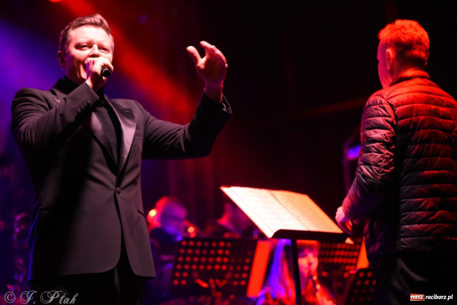 Zdjęcie w galerii na portalu naszraciborz.pl: Rafał Brzozowski w Raciborzu. Patriotycznie i przebojowo wiadomości z regionu