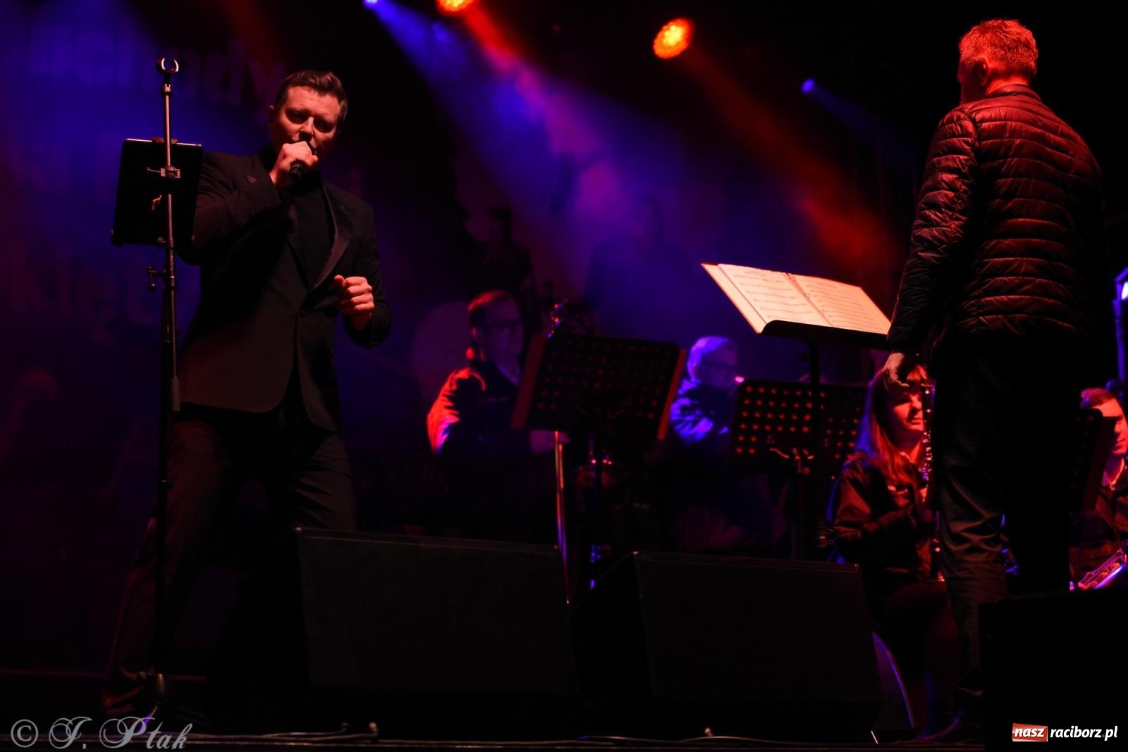 Zdjęcie w galerii na portalu naszraciborz.pl: Rafał Brzozowski w Raciborzu. Patriotycznie i przebojowo wiadomości z regionu