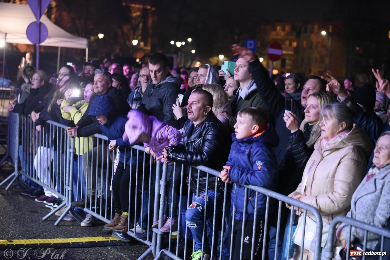 Zdjęcie w galerii na portalu naszraciborz.pl: Rafał Brzozowski w Raciborzu. Patriotycznie i przebojowo wiadomości z regionu