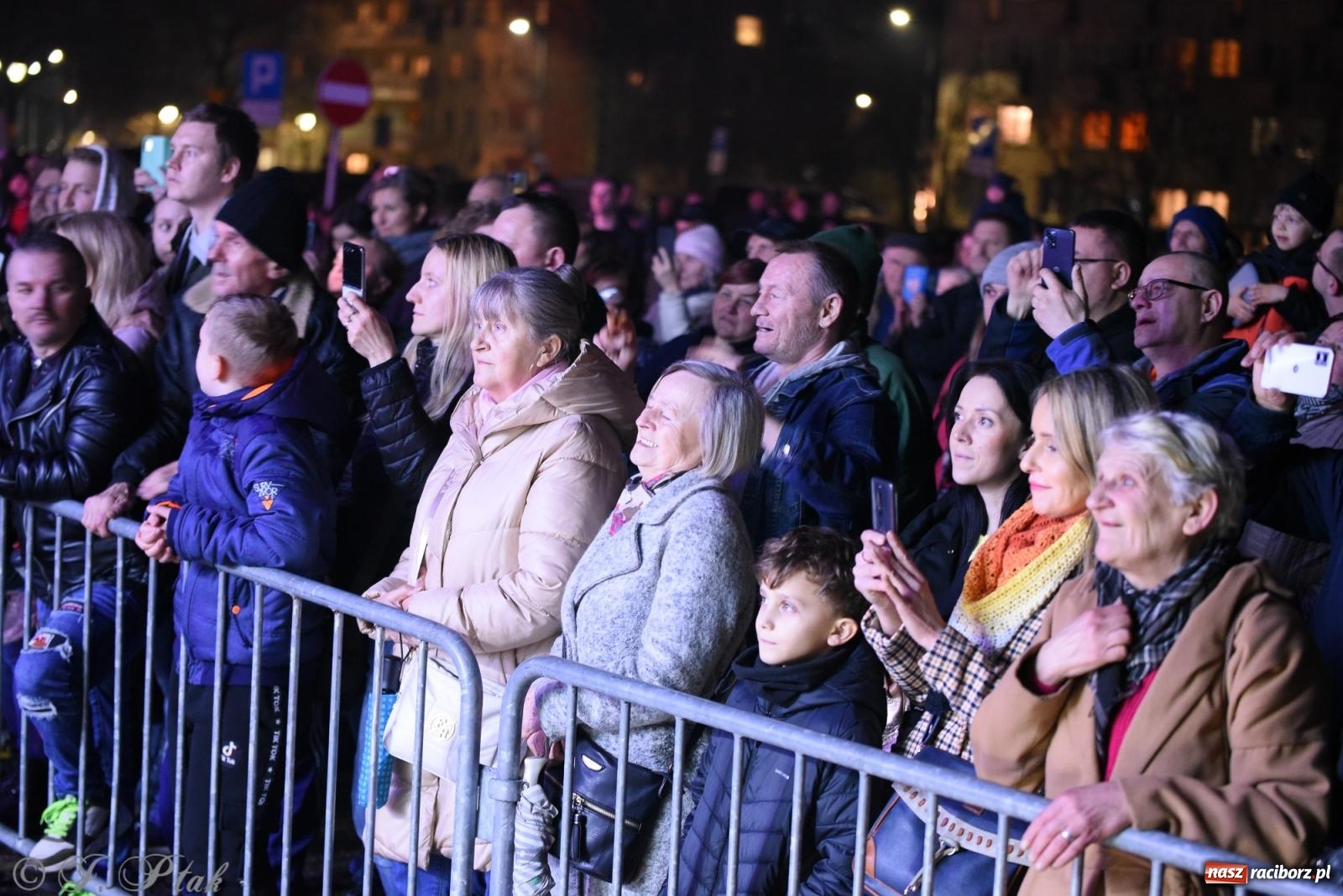 Zdjęcie w galerii na portalu naszraciborz.pl: Rafał Brzozowski w Raciborzu. Patriotycznie i przebojowo wiadomości z regionu