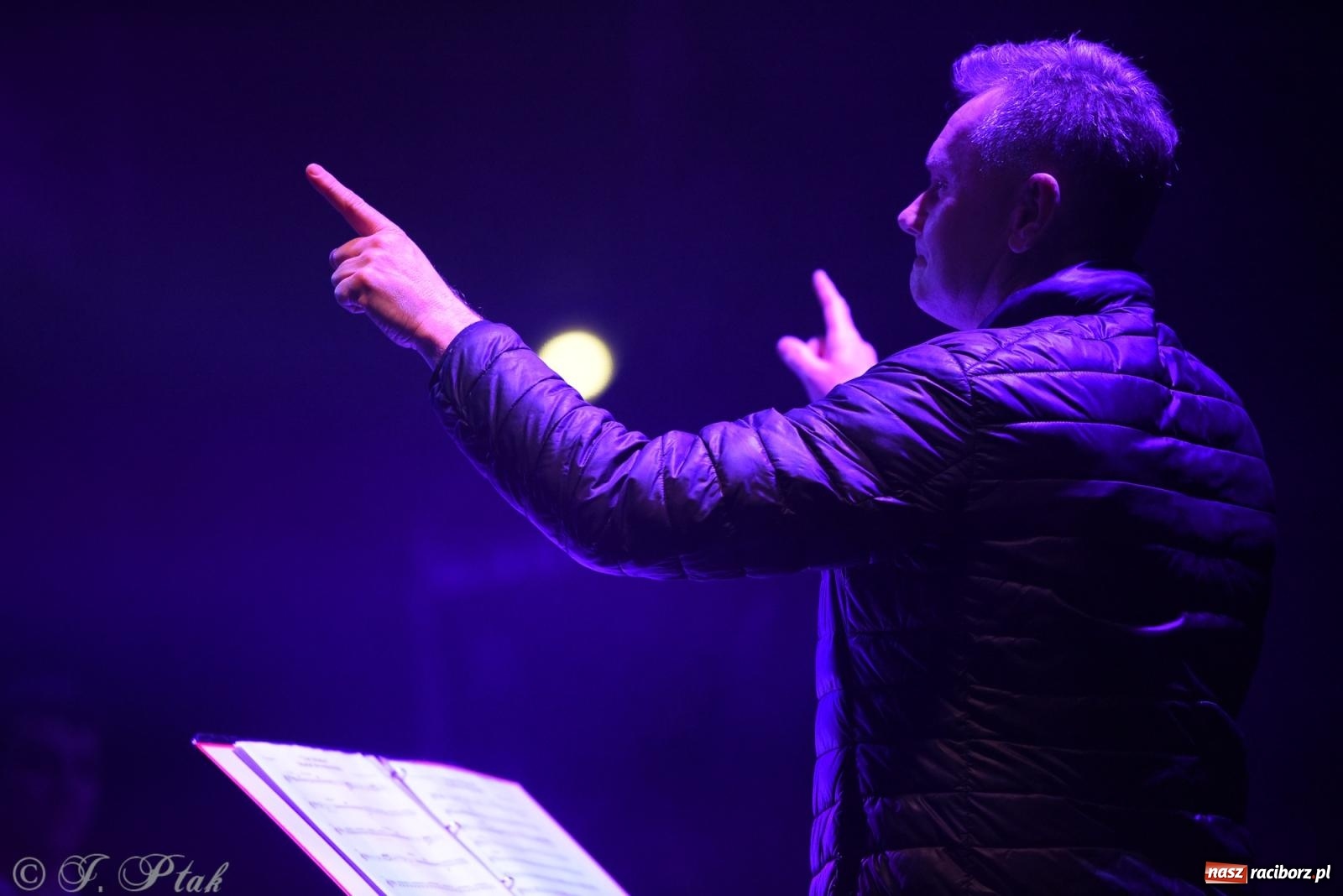 Zdjęcie w galerii na portalu naszraciborz.pl: Rafał Brzozowski w Raciborzu. Patriotycznie i przebojowo wiadomości z regionu