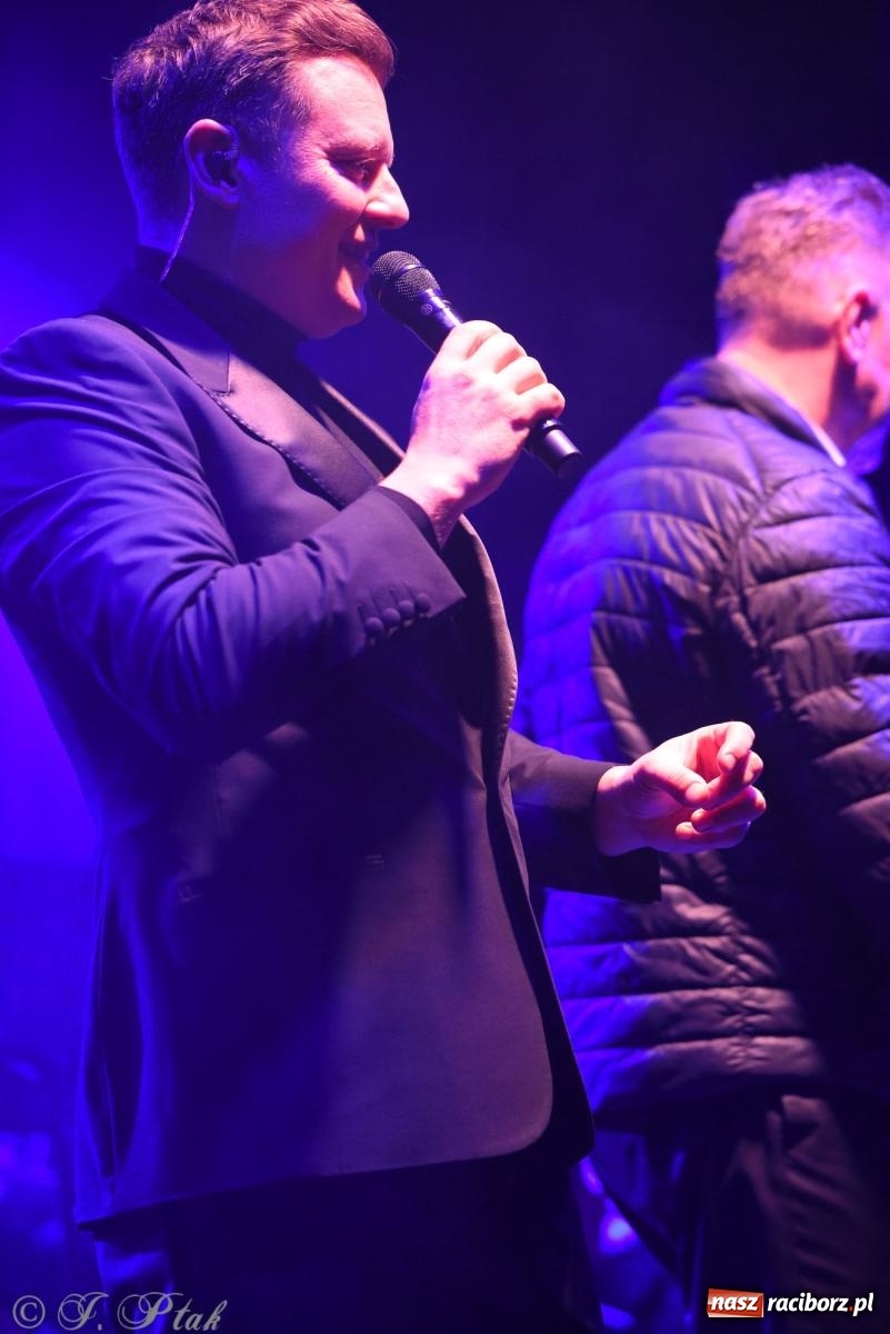 Zdjęcie w galerii na portalu naszraciborz.pl: Rafał Brzozowski w Raciborzu. Patriotycznie i przebojowo wiadomości z regionu