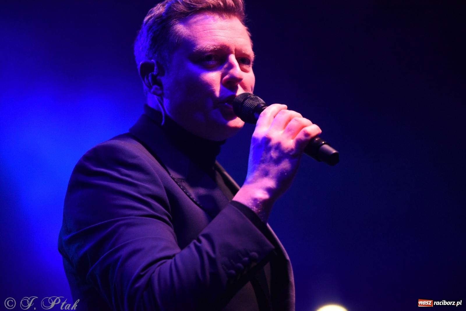 Zdjęcie w galerii na portalu naszraciborz.pl: Rafał Brzozowski w Raciborzu. Patriotycznie i przebojowo wiadomości z regionu