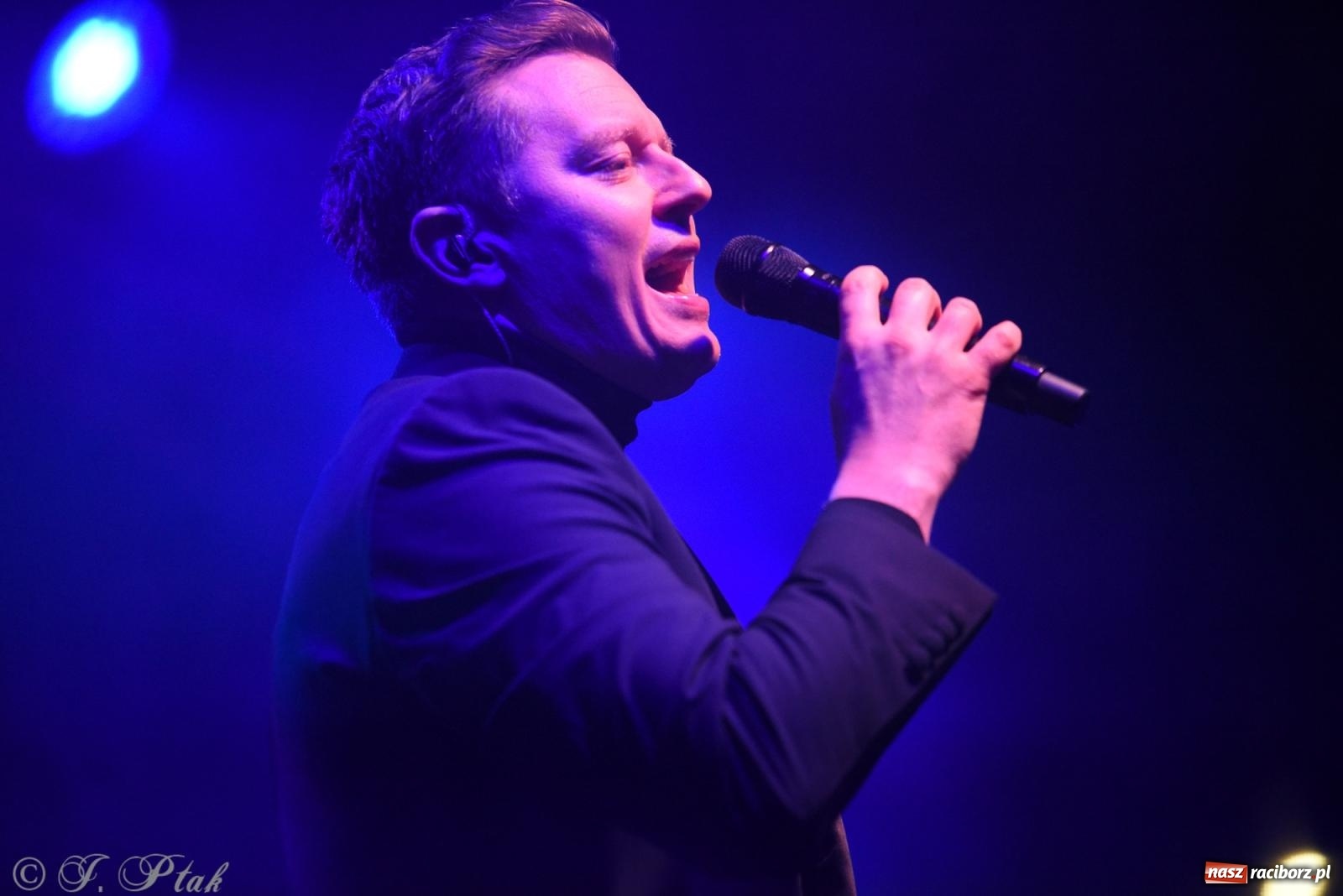 Zdjęcie w galerii na portalu naszraciborz.pl: Rafał Brzozowski w Raciborzu. Patriotycznie i przebojowo wiadomości z regionu