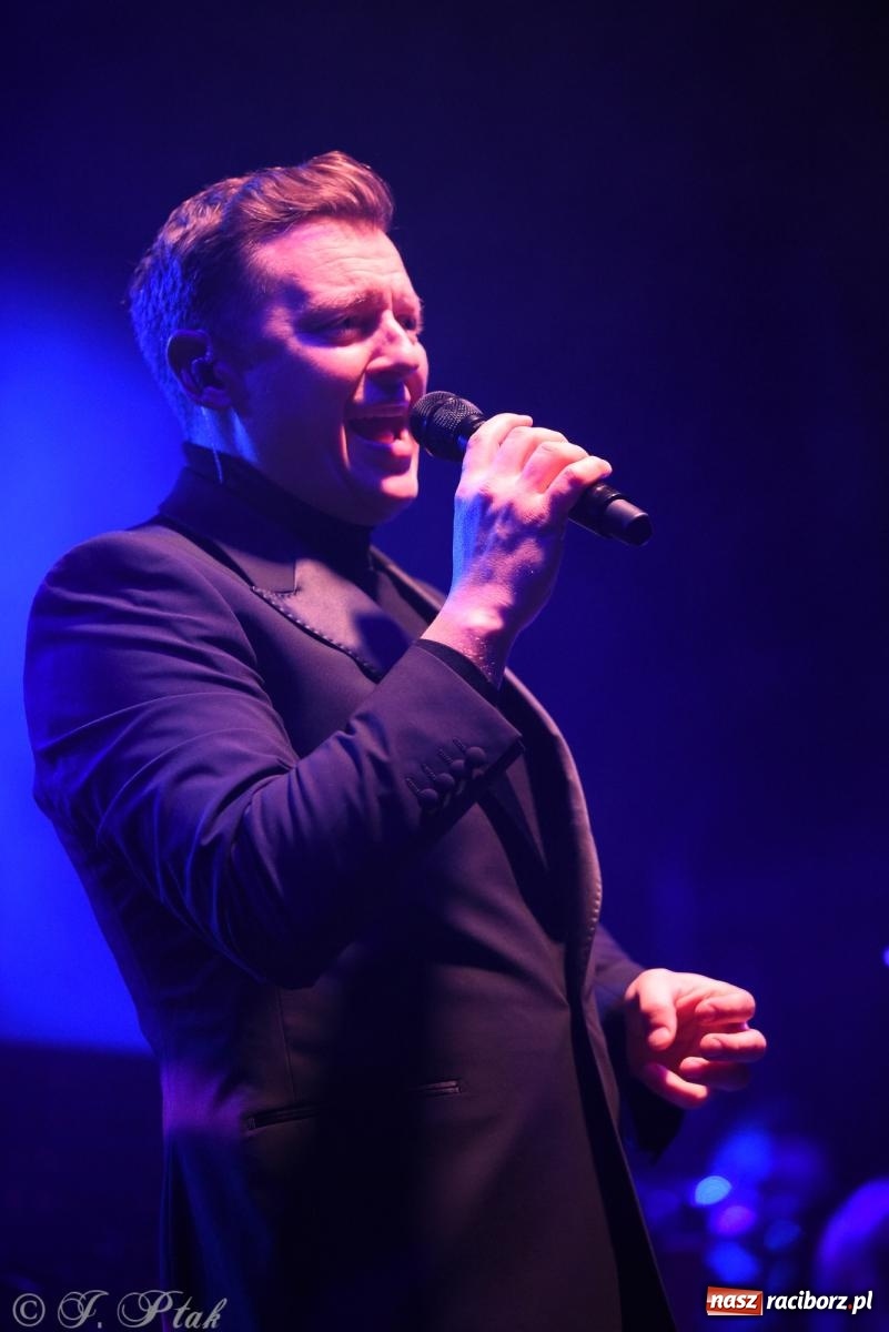 Zdjęcie w galerii na portalu naszraciborz.pl: Rafał Brzozowski w Raciborzu. Patriotycznie i przebojowo wiadomości z regionu