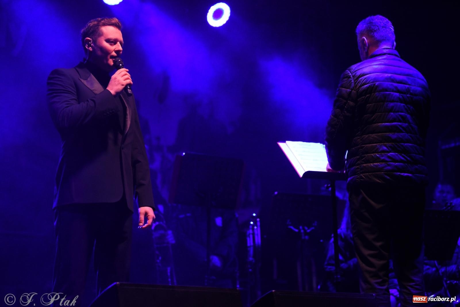 Zdjęcie w galerii na portalu naszraciborz.pl: Rafał Brzozowski w Raciborzu. Patriotycznie i przebojowo wiadomości z regionu