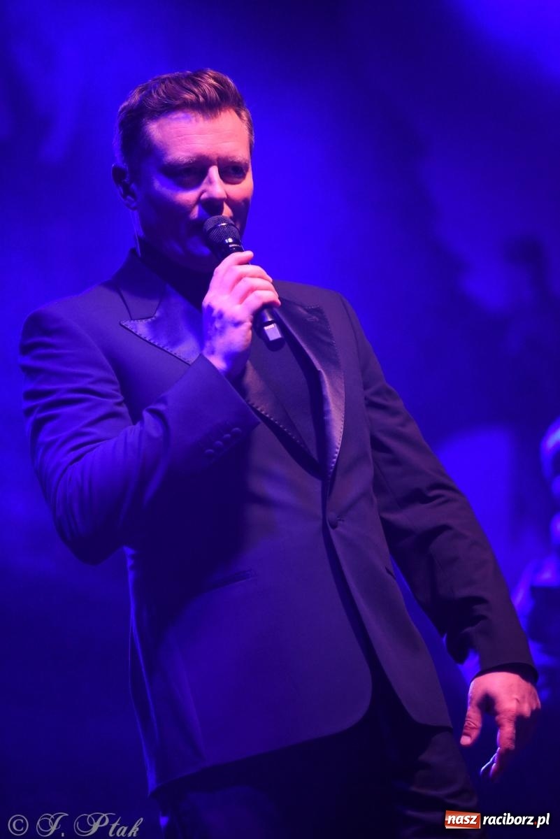 Zdjęcie w galerii na portalu naszraciborz.pl: Rafał Brzozowski w Raciborzu. Patriotycznie i przebojowo wiadomości z regionu