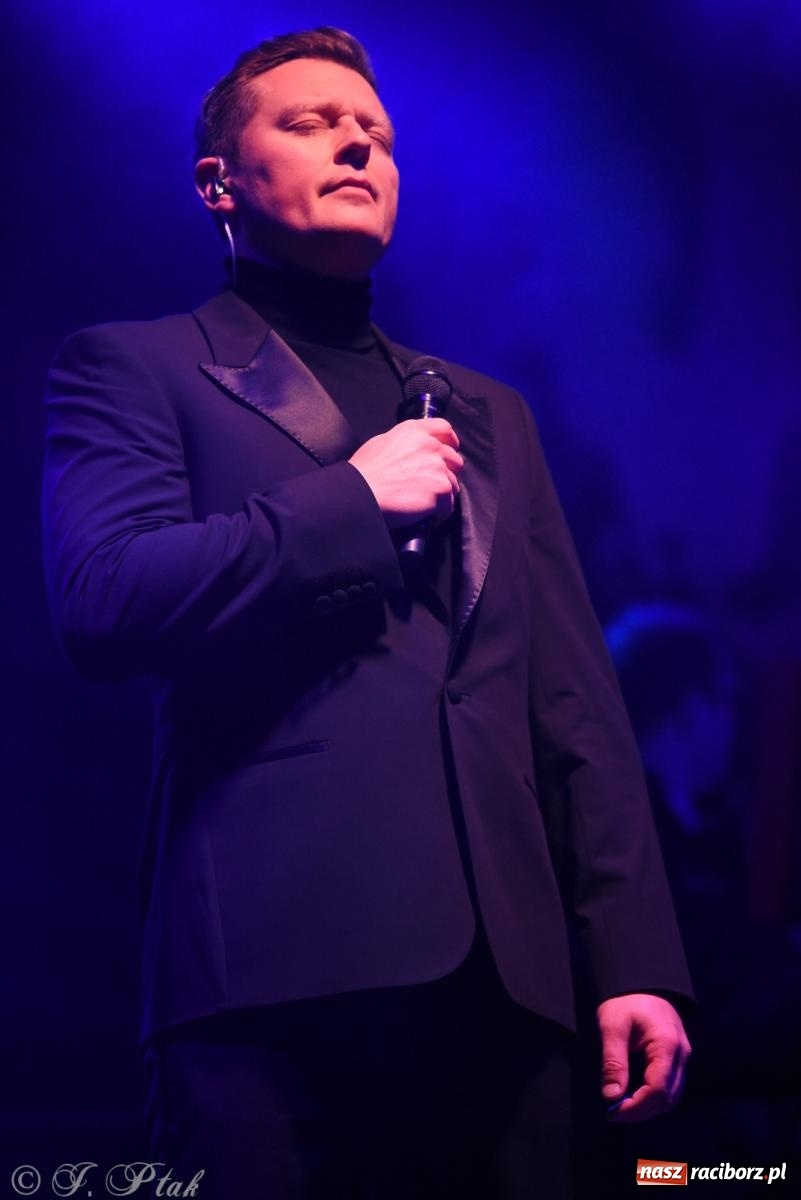 Zdjęcie w galerii na portalu naszraciborz.pl: Rafał Brzozowski w Raciborzu. Patriotycznie i przebojowo wiadomości z regionu