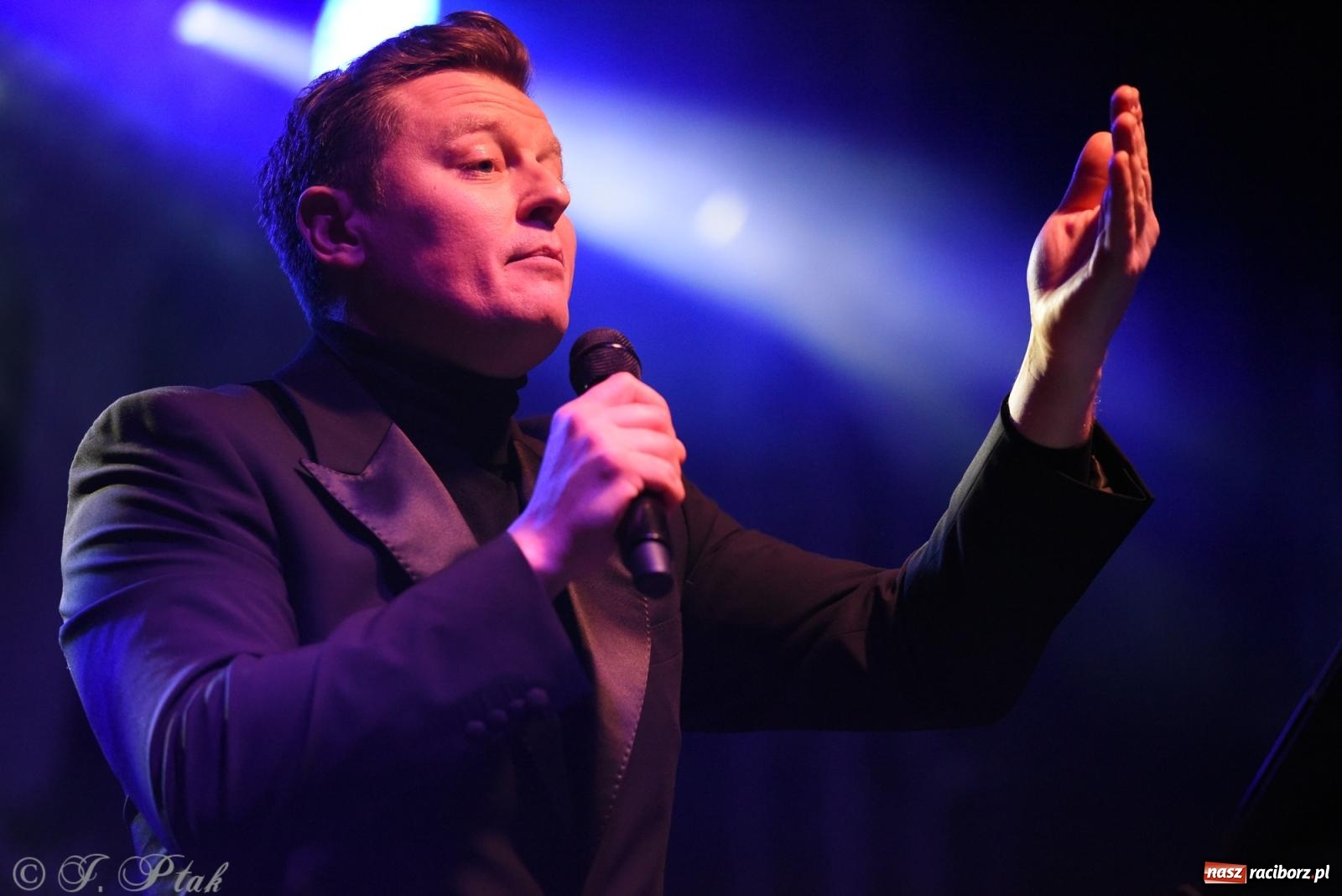 Zdjęcie w galerii na portalu naszraciborz.pl: Rafał Brzozowski w Raciborzu. Patriotycznie i przebojowo wiadomości z regionu