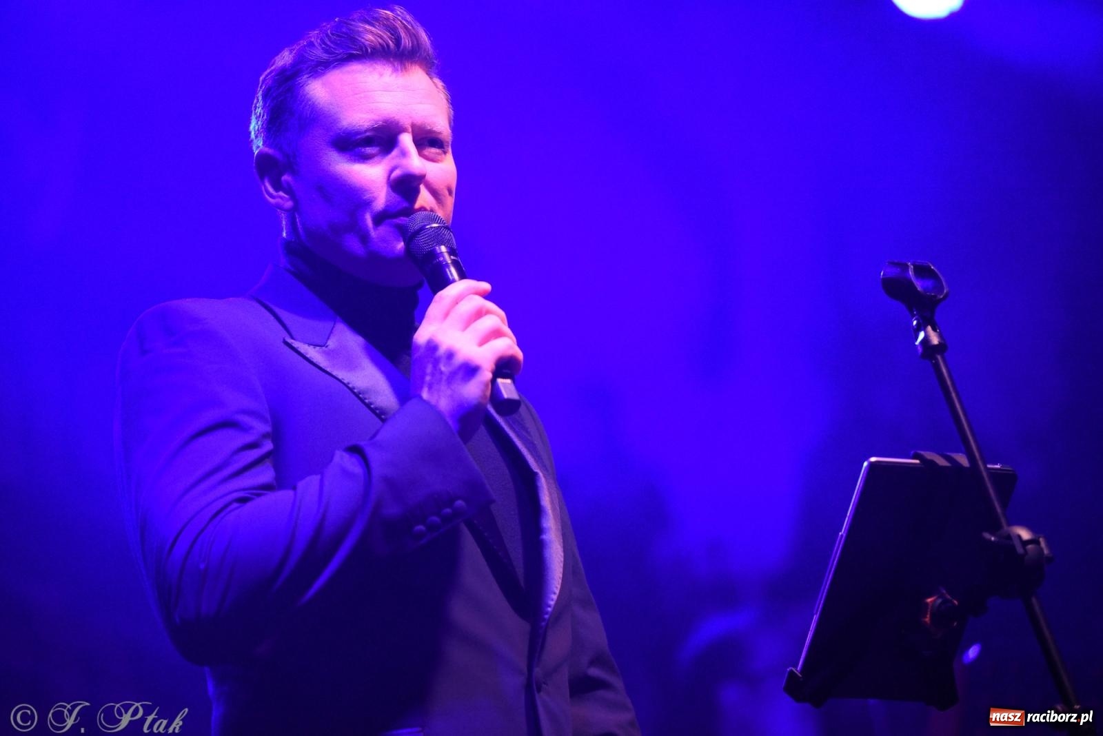 Zdjęcie w galerii na portalu naszraciborz.pl: Rafał Brzozowski w Raciborzu. Patriotycznie i przebojowo wiadomości z regionu