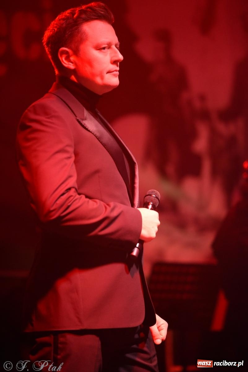 Zdjęcie w galerii na portalu naszraciborz.pl: Rafał Brzozowski w Raciborzu. Patriotycznie i przebojowo wiadomości z regionu