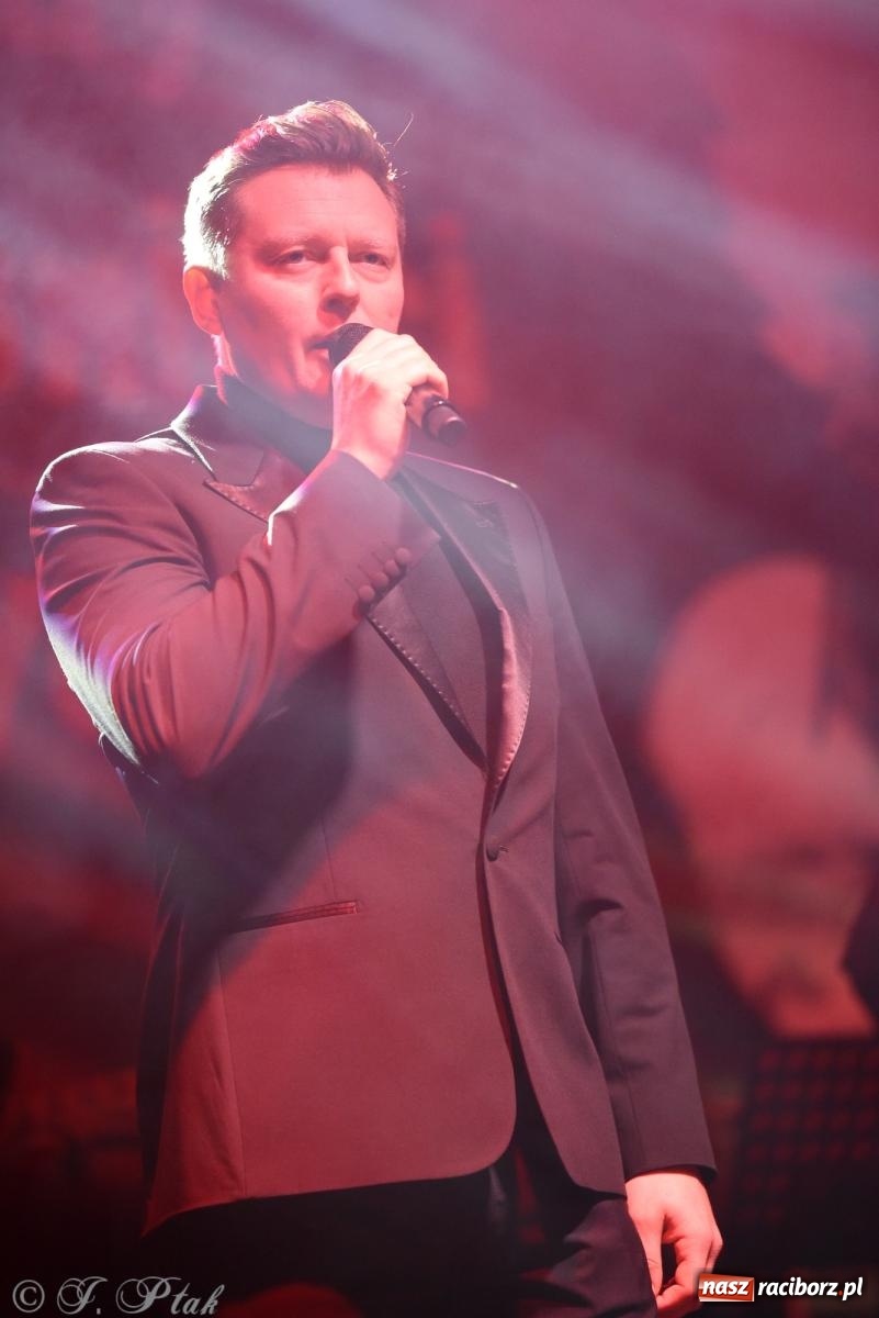 Zdjęcie w galerii na portalu naszraciborz.pl: Rafał Brzozowski w Raciborzu. Patriotycznie i przebojowo wiadomości z regionu