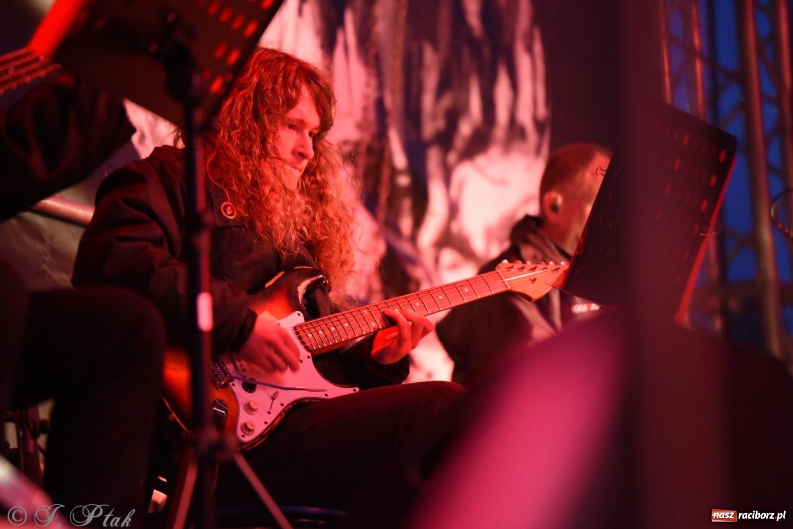 Zdjęcie w galerii na portalu naszraciborz.pl: Rafał Brzozowski w Raciborzu. Patriotycznie i przebojowo wiadomości z regionu