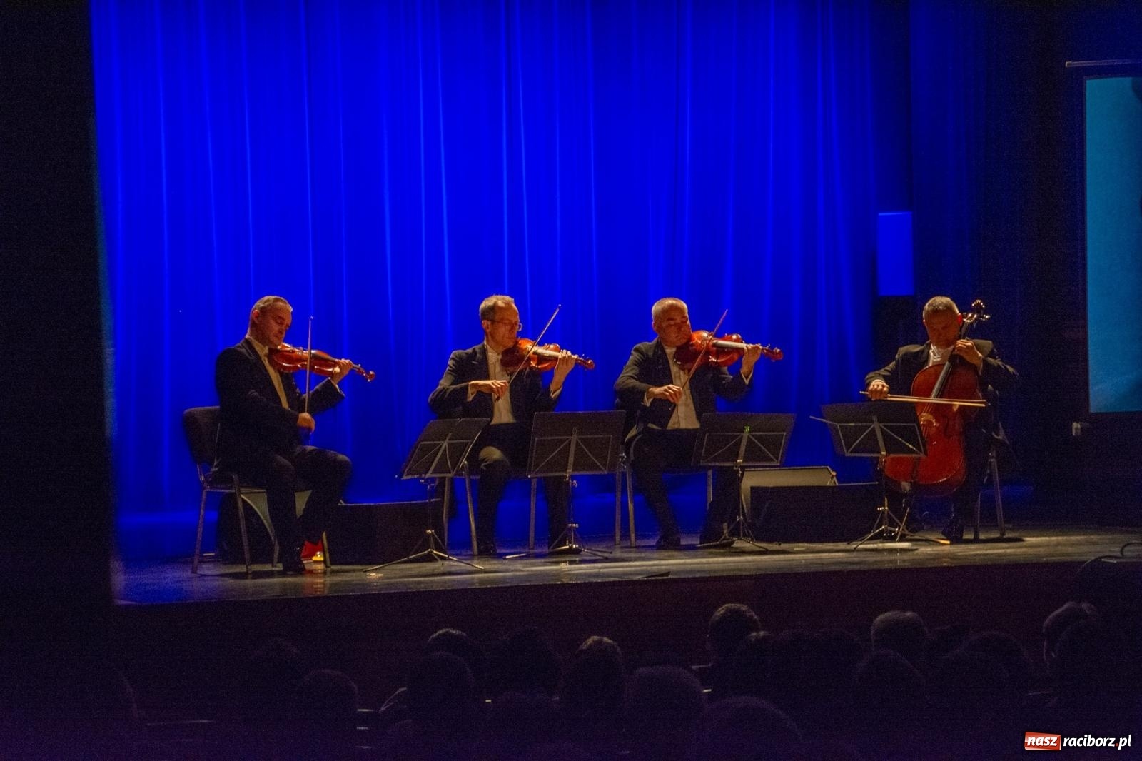 Zdjęcie w galerii na portalu naszraciborz.pl: Ale kino. Grupa MoCarta wróciła do Raciborza z muzyką filmową wiadomości z regionu