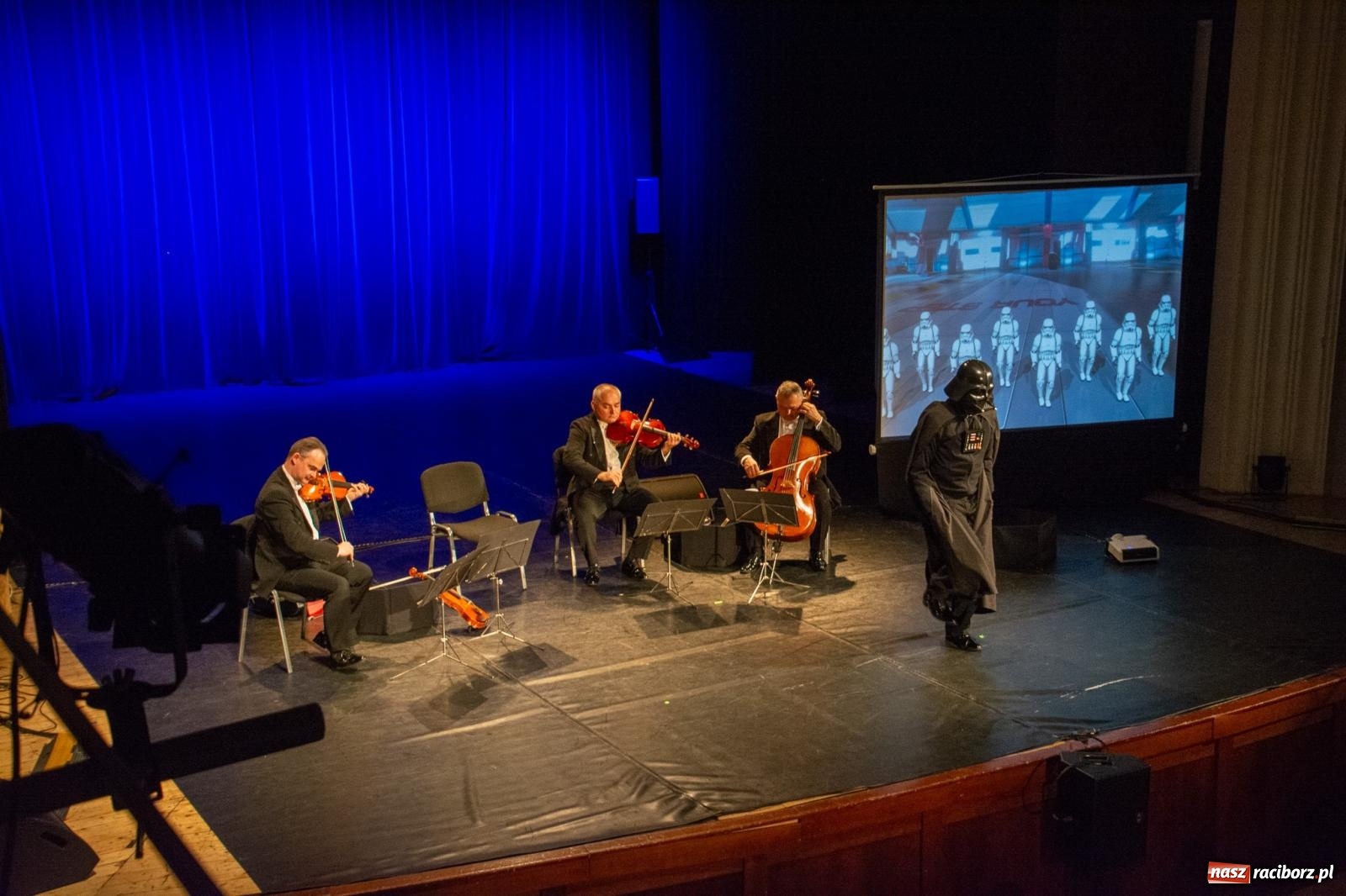 Zdjęcie w galerii na portalu naszraciborz.pl: Ale kino. Grupa MoCarta wróciła do Raciborza z muzyką filmową wiadomości z regionu