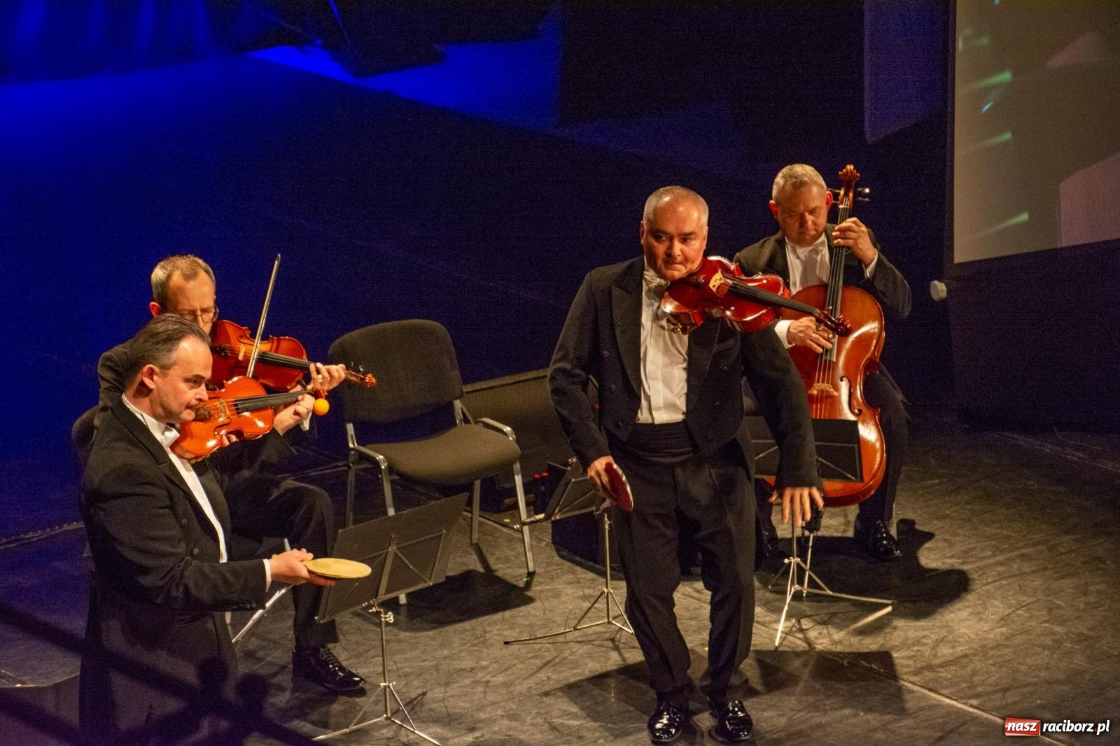 Zdjęcie w galerii na portalu naszraciborz.pl: Ale kino. Grupa MoCarta wróciła do Raciborza z muzyką filmową wiadomości z regionu