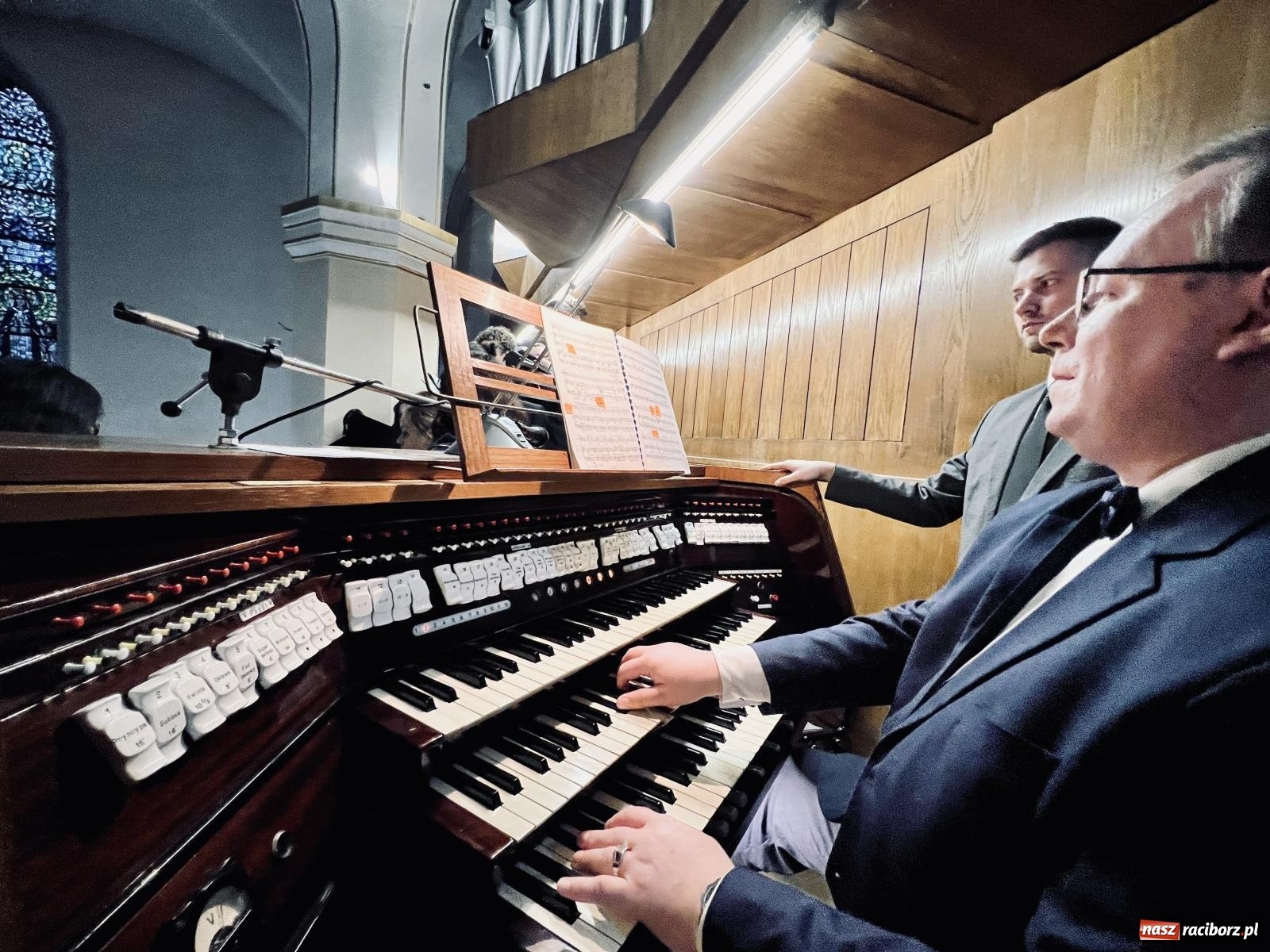 Zdjęcie w galerii na portalu naszraciborz.pl: Wołanie do Człowieka. Koncert poetycko-muzyczny w kościele farnym [FOTO i WIDEO] wiadomości z regionu