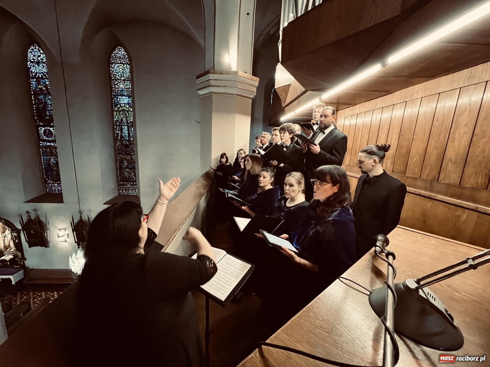 Zdjęcie w galerii na portalu naszraciborz.pl: Wołanie do Człowieka. Koncert poetycko-muzyczny w kościele farnym [FOTO i WIDEO] wiadomości z regionu