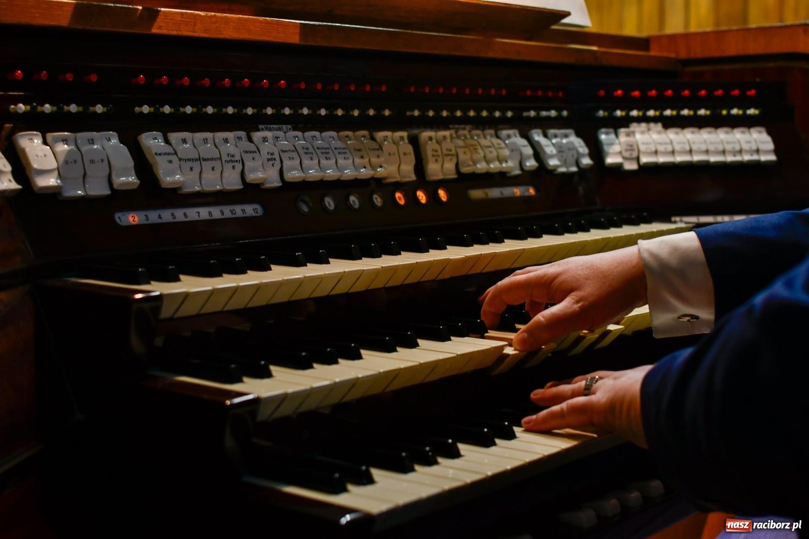 Zdjęcie w galerii na portalu naszraciborz.pl: Wołanie do Człowieka. Koncert poetycko-muzyczny w kościele farnym [FOTO i WIDEO] wiadomości z regionu