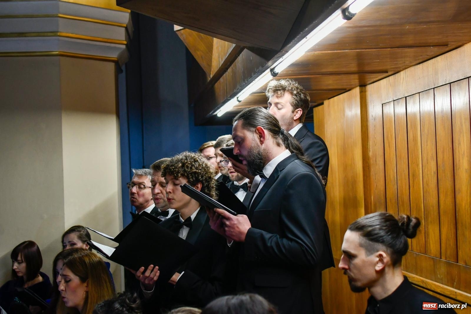 Zdjęcie w galerii na portalu naszraciborz.pl: Wołanie do Człowieka. Koncert poetycko-muzyczny w kościele farnym [FOTO i WIDEO] wiadomości z regionu