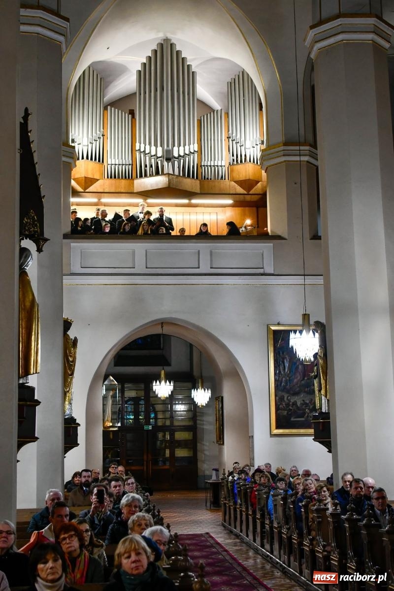 Zdjęcie w galerii na portalu naszraciborz.pl: Wołanie do Człowieka. Koncert poetycko-muzyczny w kościele farnym [FOTO i WIDEO] wiadomości z regionu