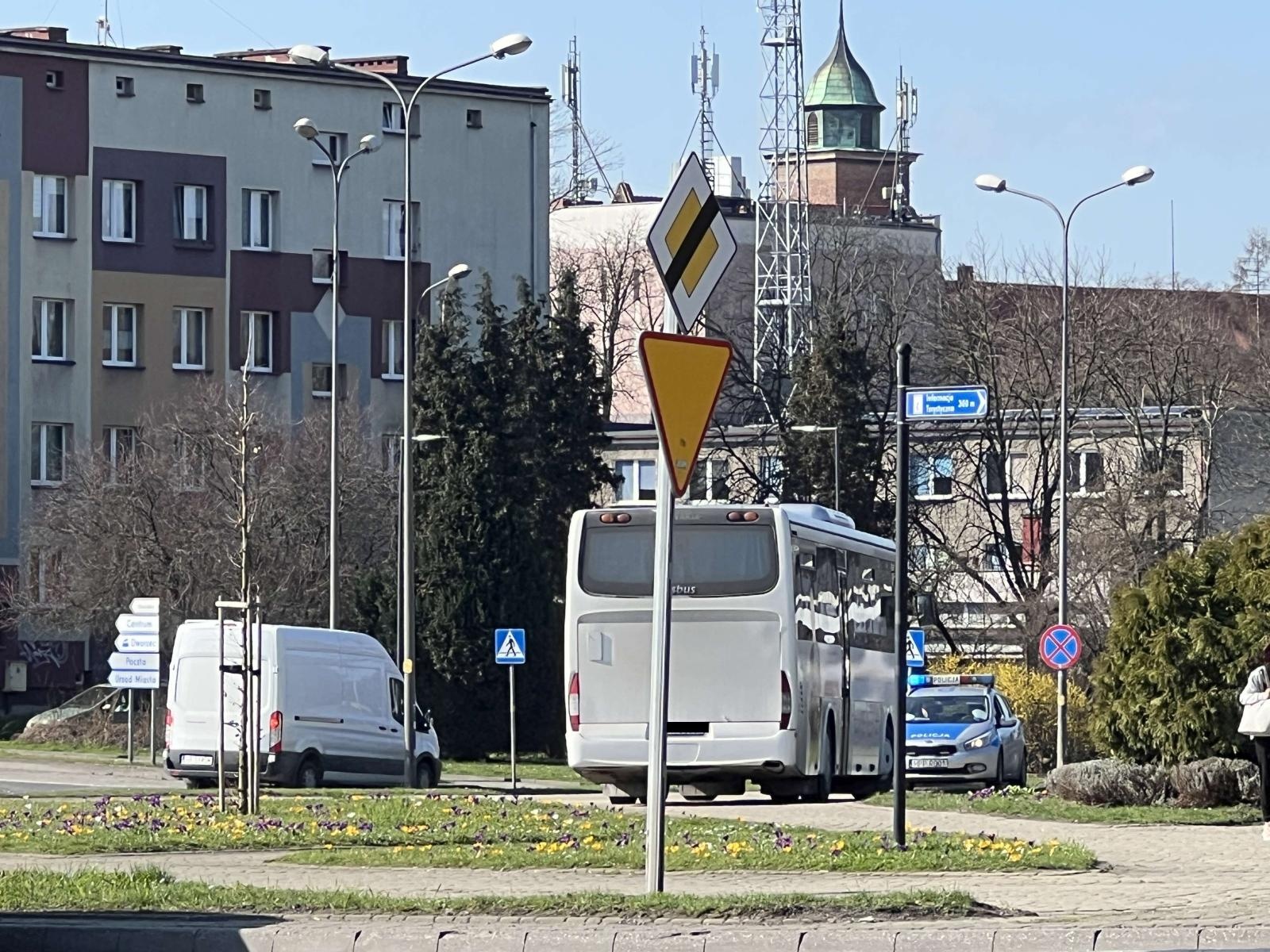 Zdjęcie w galerii na portalu naszraciborz.pl: Policja wezwana do autobusu oklejonego postacią Polowego wiadomości z regionu