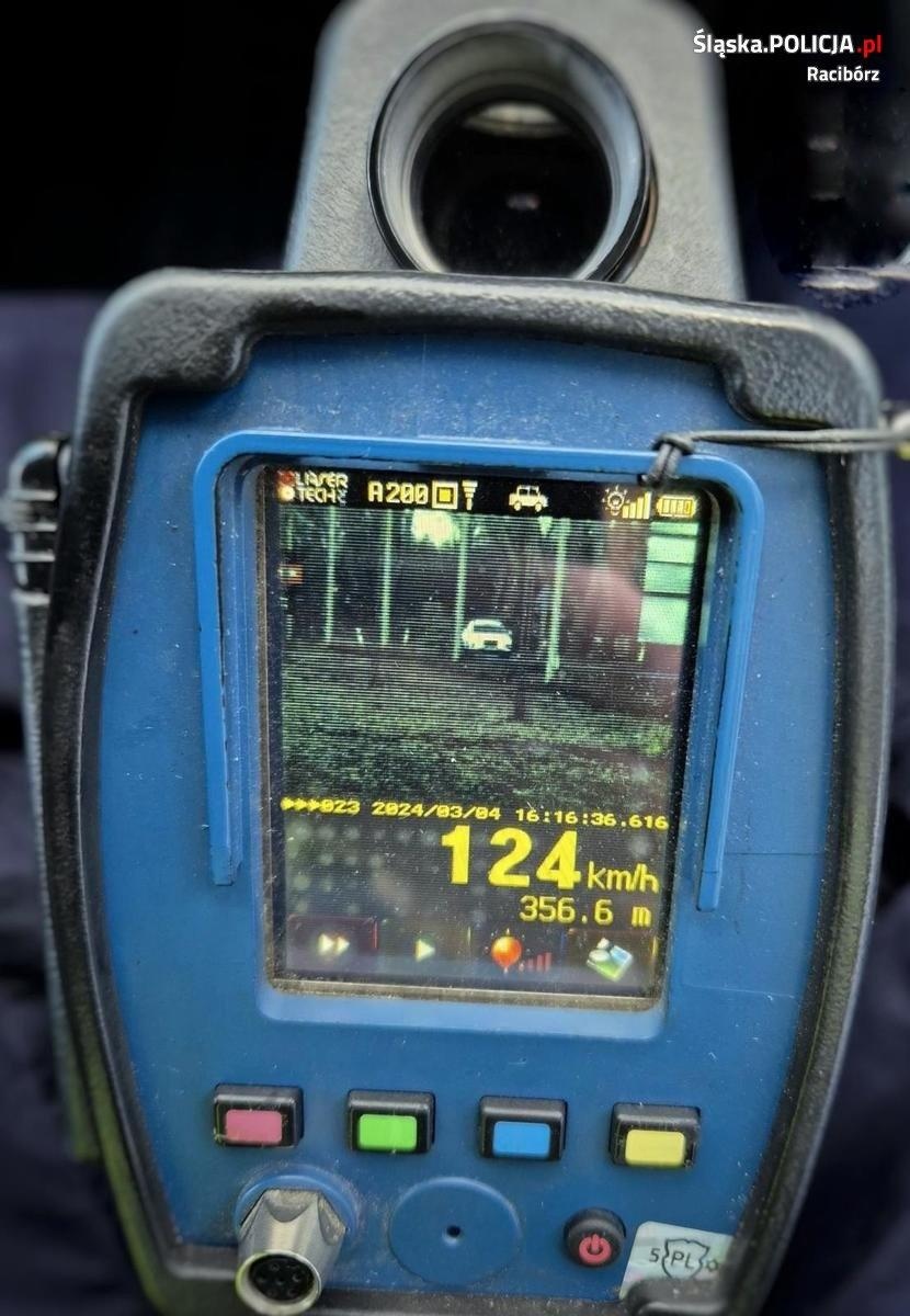 Zdjęcie w galerii na portalu naszraciborz.pl: Na Gliwickiej jak na torze wyścigowym. Raciborska policja zatrzymała Portugalczyka wiadomości z regionu
