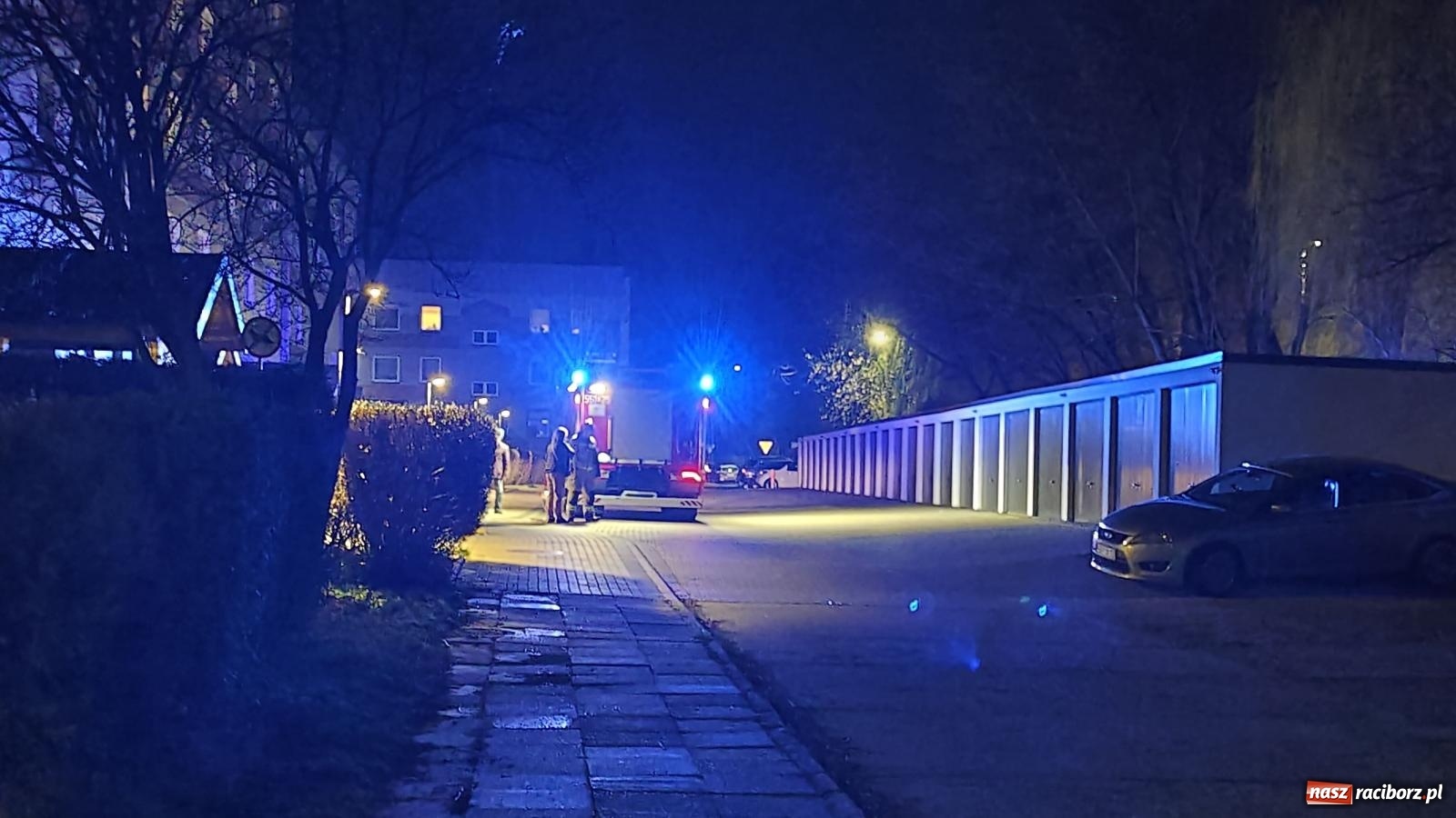 Zdjęcie w galerii na portalu naszraciborz.pl: Wieczorna akcja straży przy Szczęśliwej wiadomości z regionu