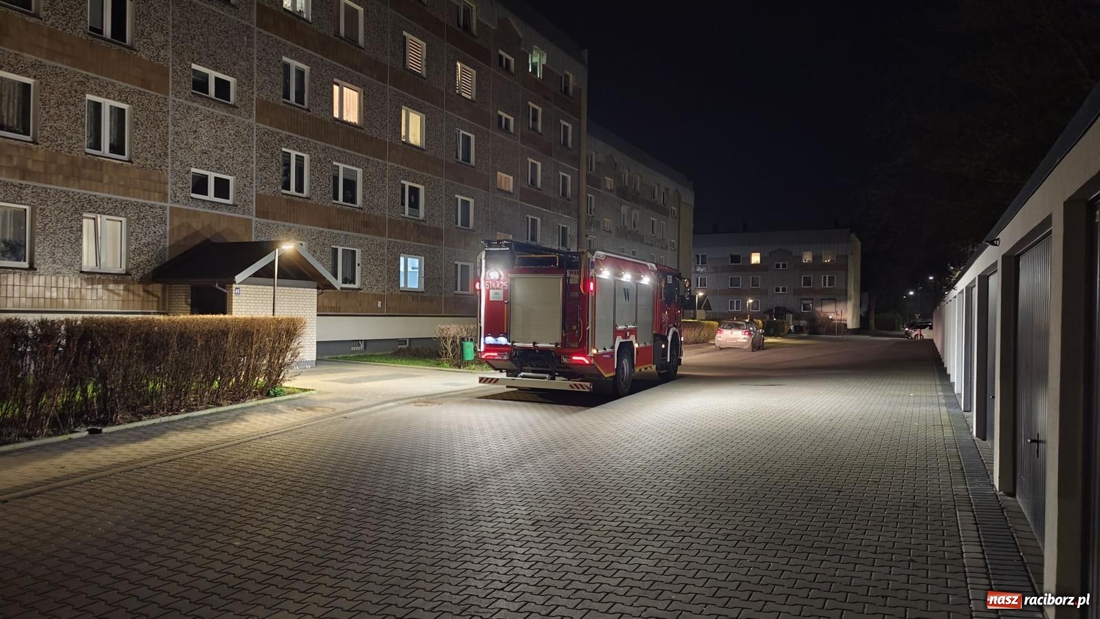 Zdjęcie w galerii na portalu naszraciborz.pl: Wieczorna akcja straży przy Szczęśliwej wiadomości z regionu