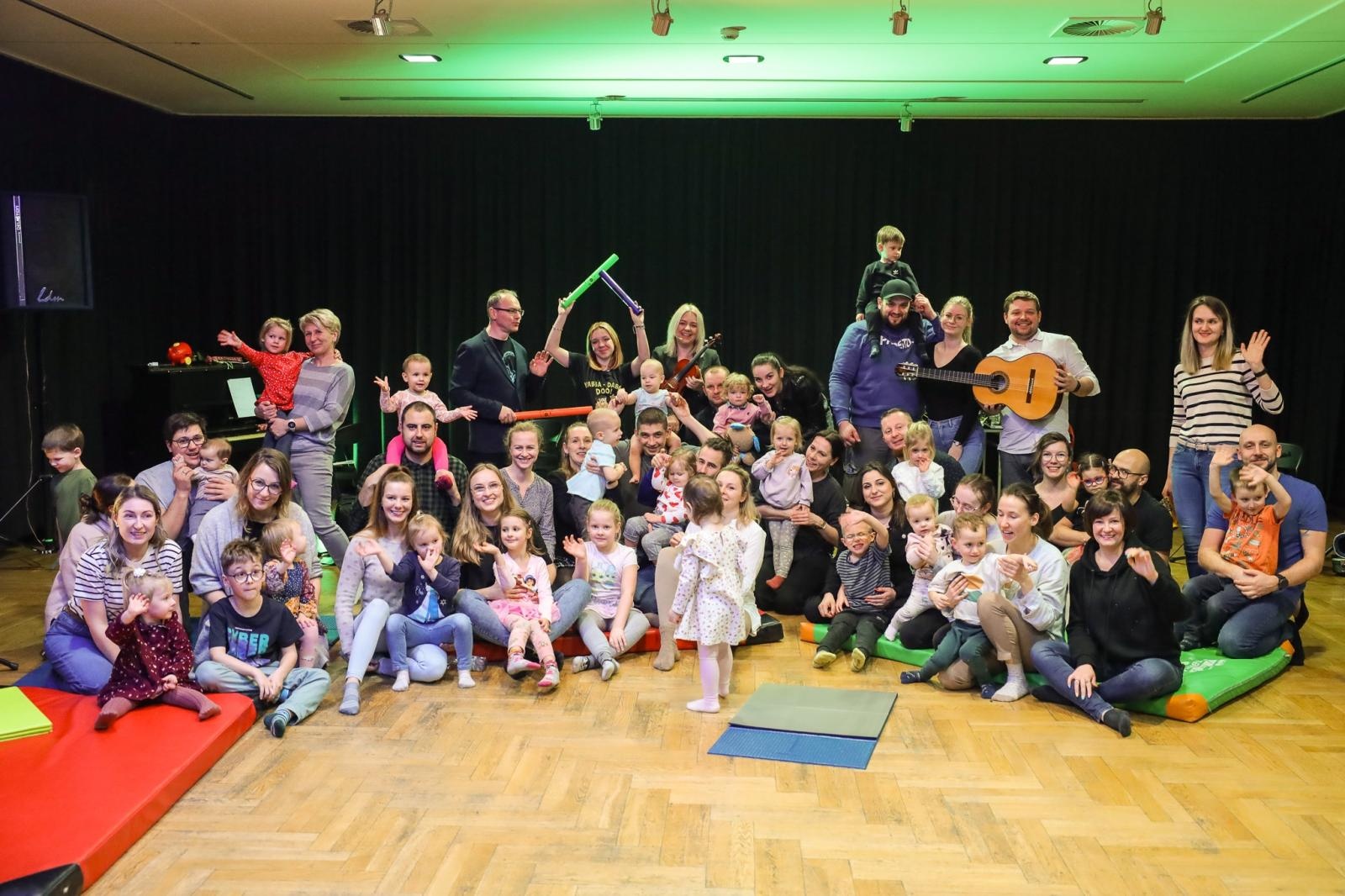 Zdjęcie w galerii na portalu naszraciborz.pl: Perkusja, czyli od klasyki do Afryki. Maluchy w krainie dźwięku zapraszają na muzyczne spotkanie wiadomości z regionu