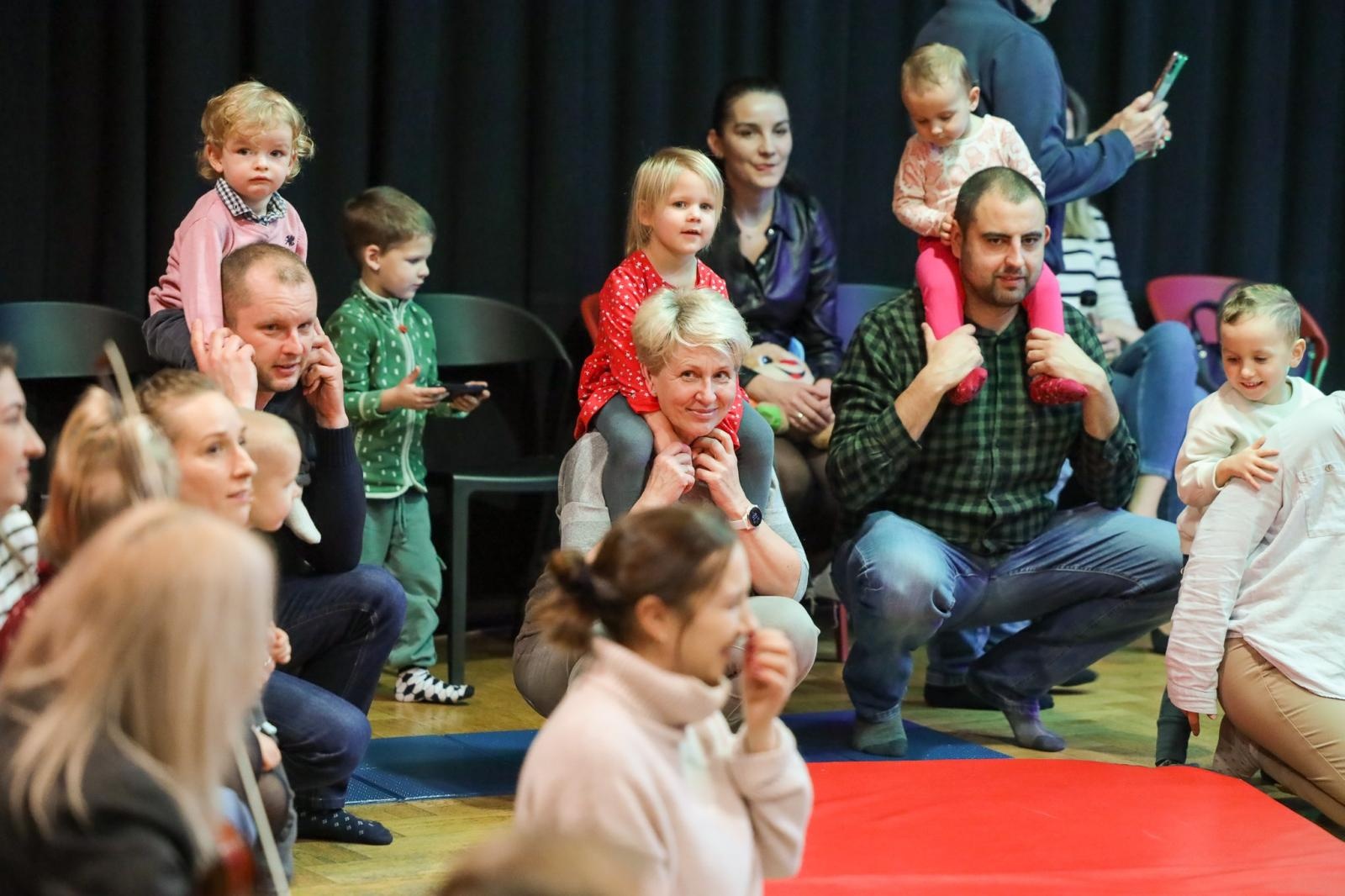 Zdjęcie w galerii na portalu naszraciborz.pl: Perkusja, czyli od klasyki do Afryki. Maluchy w krainie dźwięku zapraszają na muzyczne spotkanie wiadomości z regionu