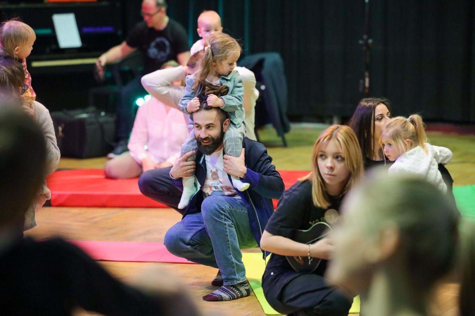 Zdjęcie w galerii na portalu naszraciborz.pl: Perkusja, czyli od klasyki do Afryki. Maluchy w krainie dźwięku zapraszają na muzyczne spotkanie wiadomości z regionu