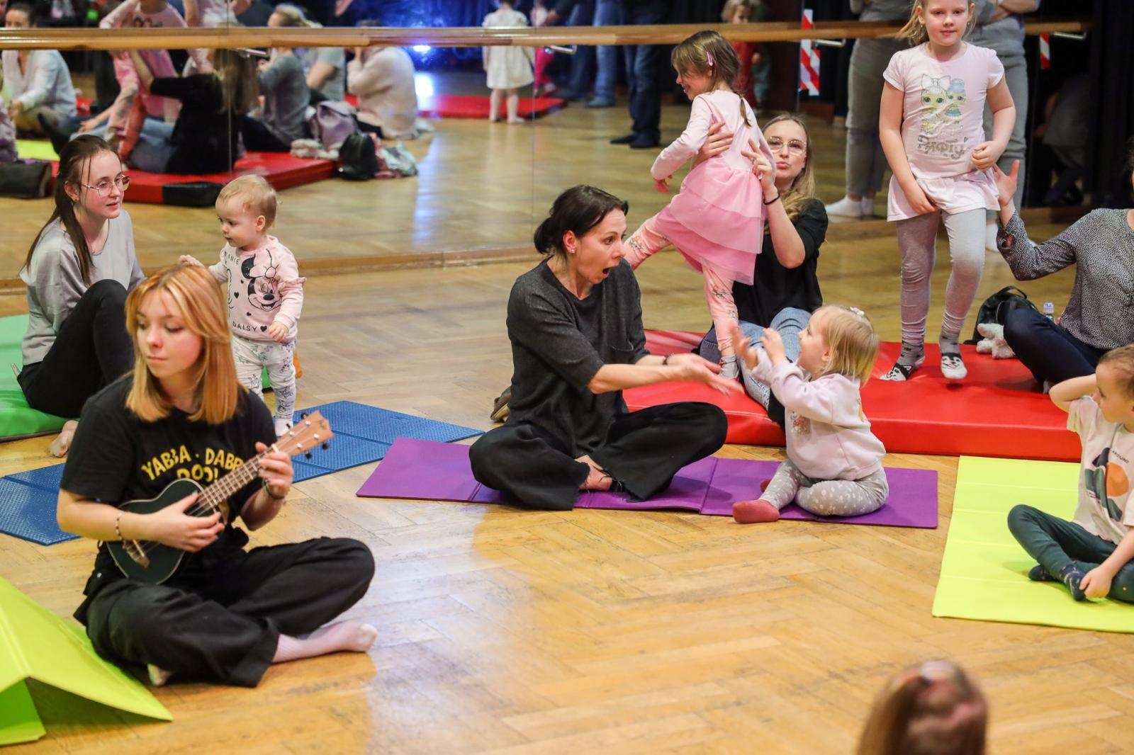 Zdjęcie w galerii na portalu naszraciborz.pl: Perkusja, czyli od klasyki do Afryki. Maluchy w krainie dźwięku zapraszają na muzyczne spotkanie wiadomości z regionu